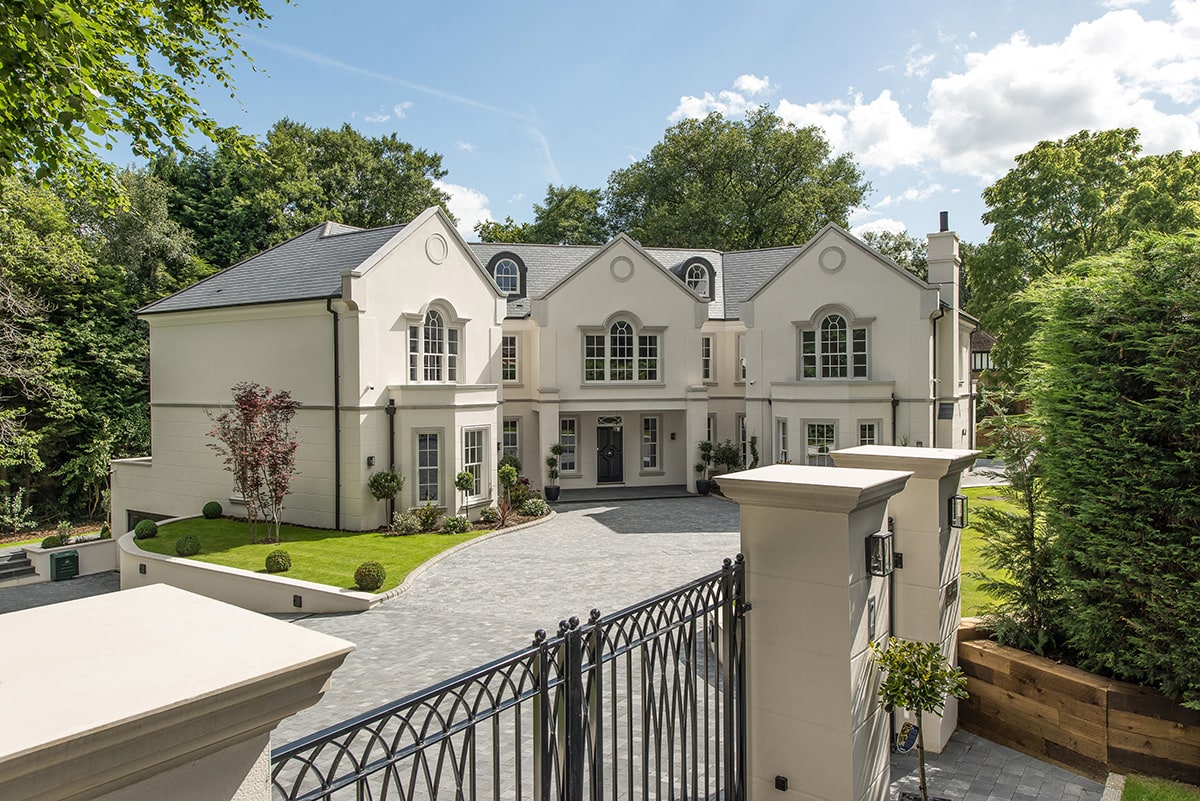 6 bedroom detached home