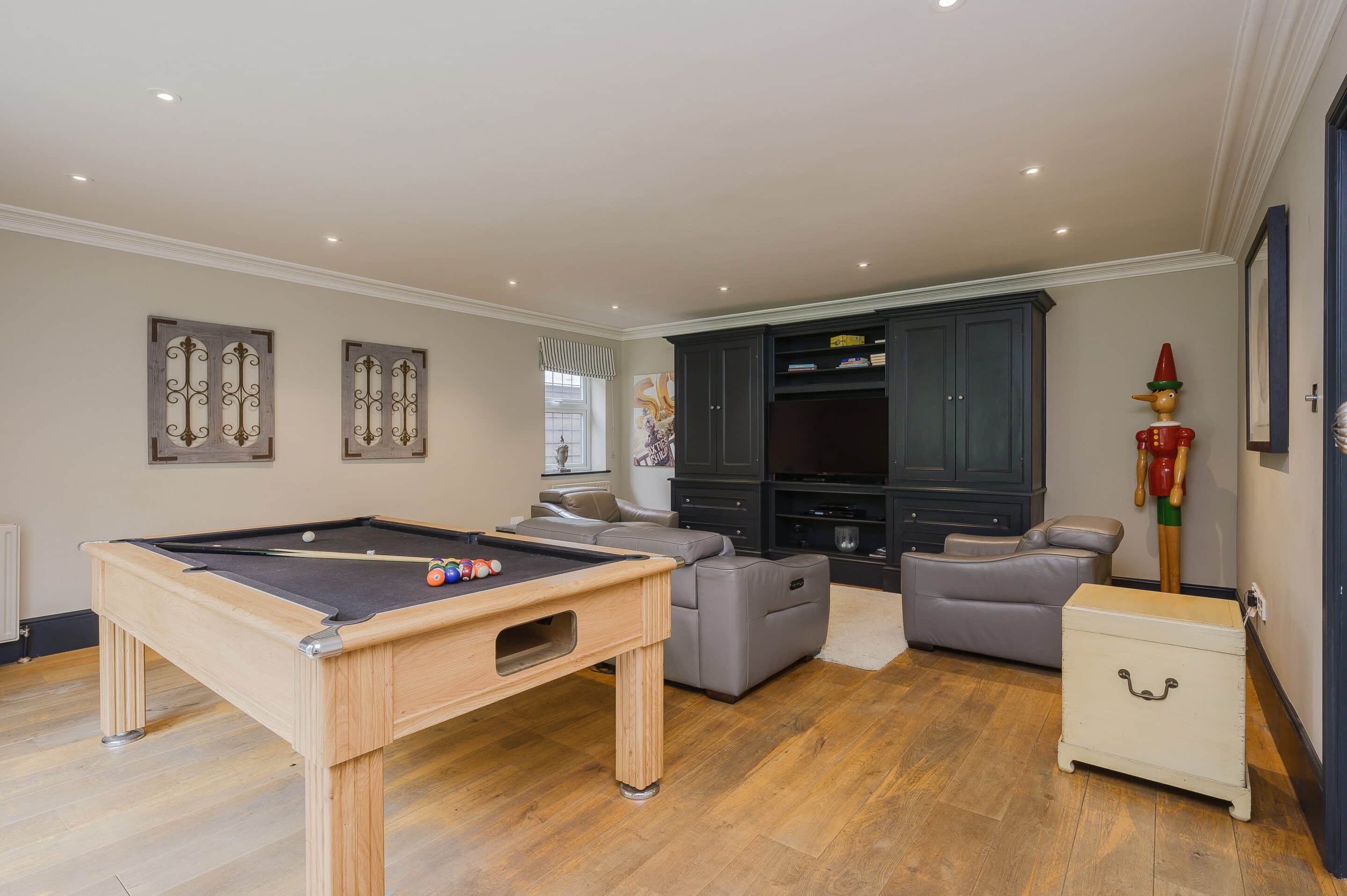 5 Bedroom Detached House, Oxshott