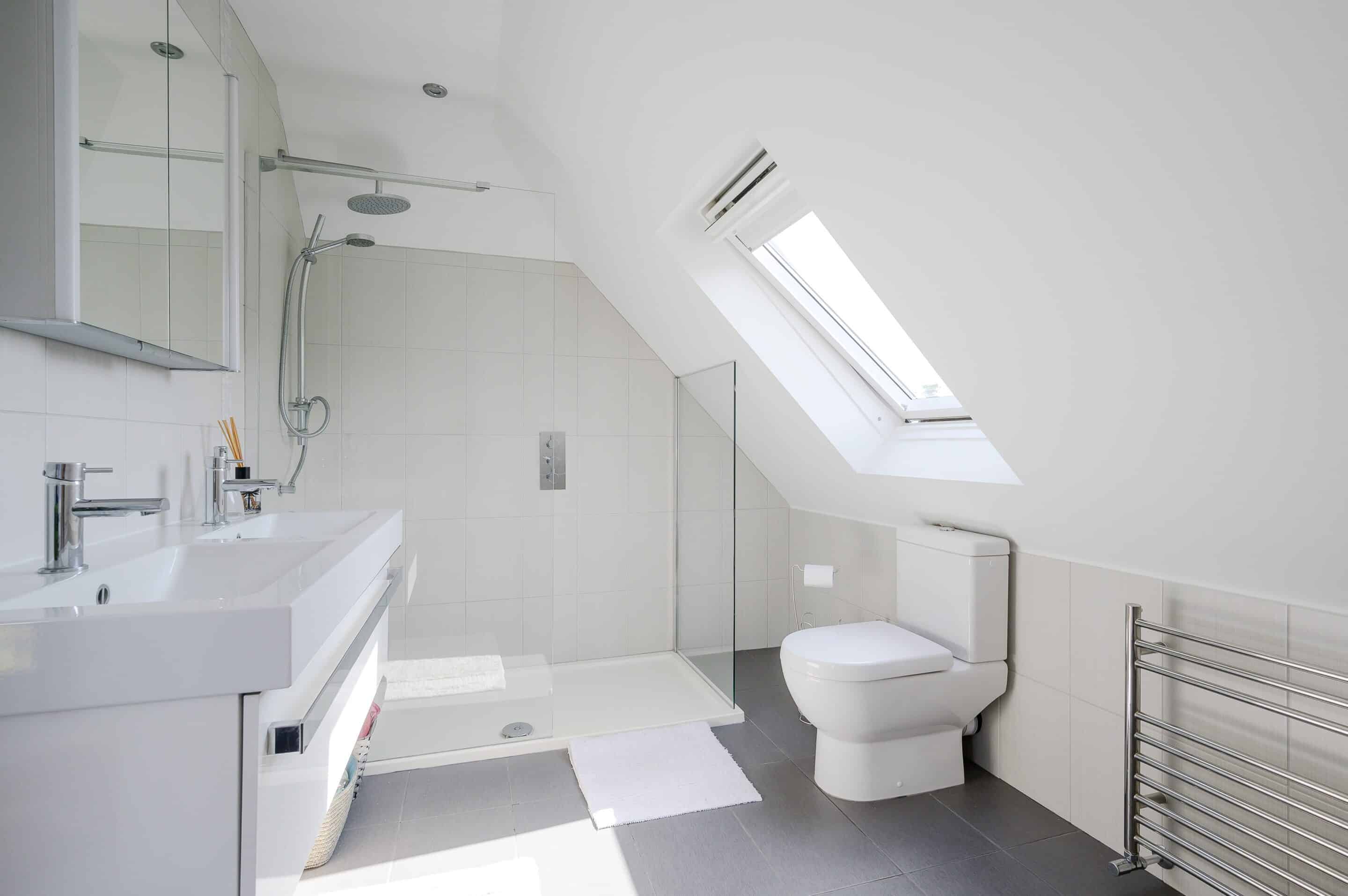 5/6 Bedrooms, Ember Farm Avenue, East Molesey