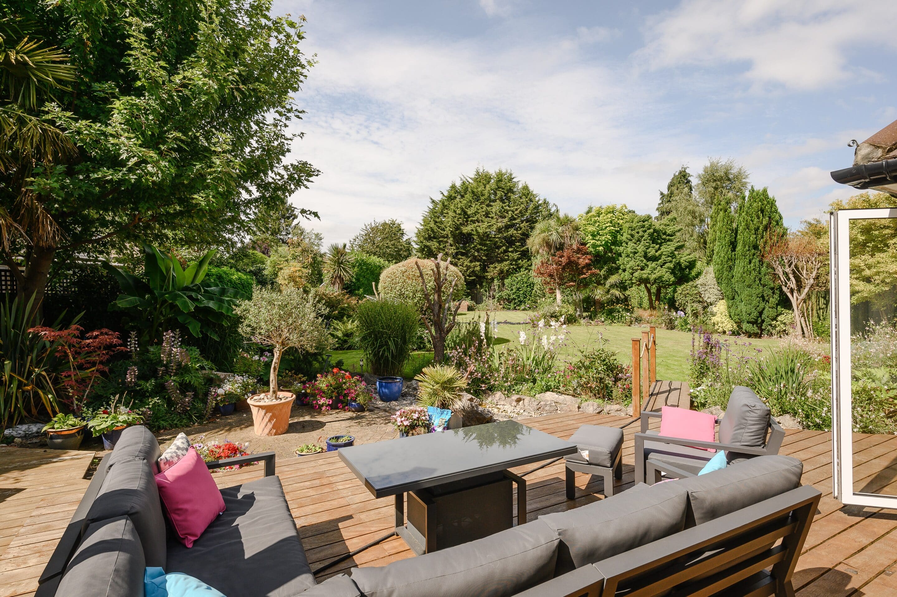 5/6 Bedrooms, Ember Farm Avenue, East Molesey