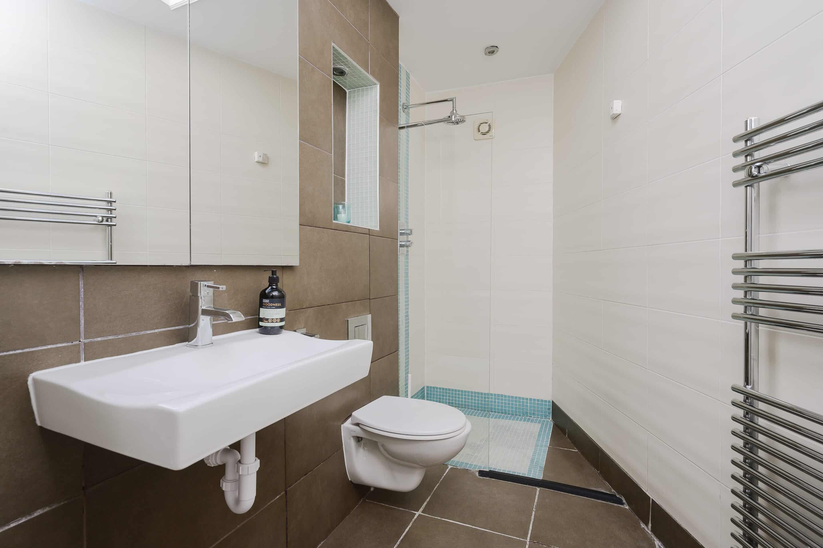 4 Bedrooms, Silverdale Avenue, Oxshott