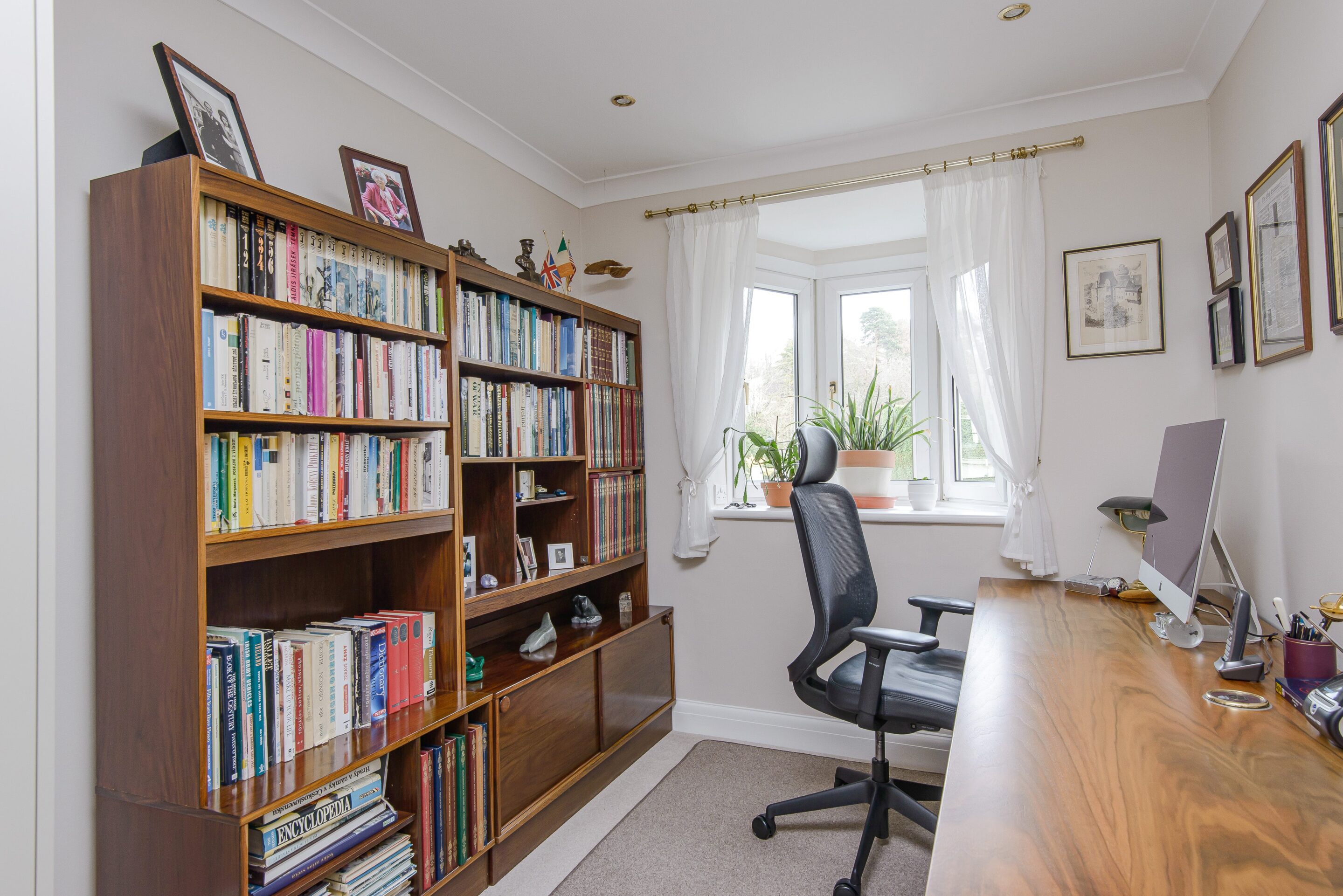 4 Bedrooms, Crossfield Place, Weybridge