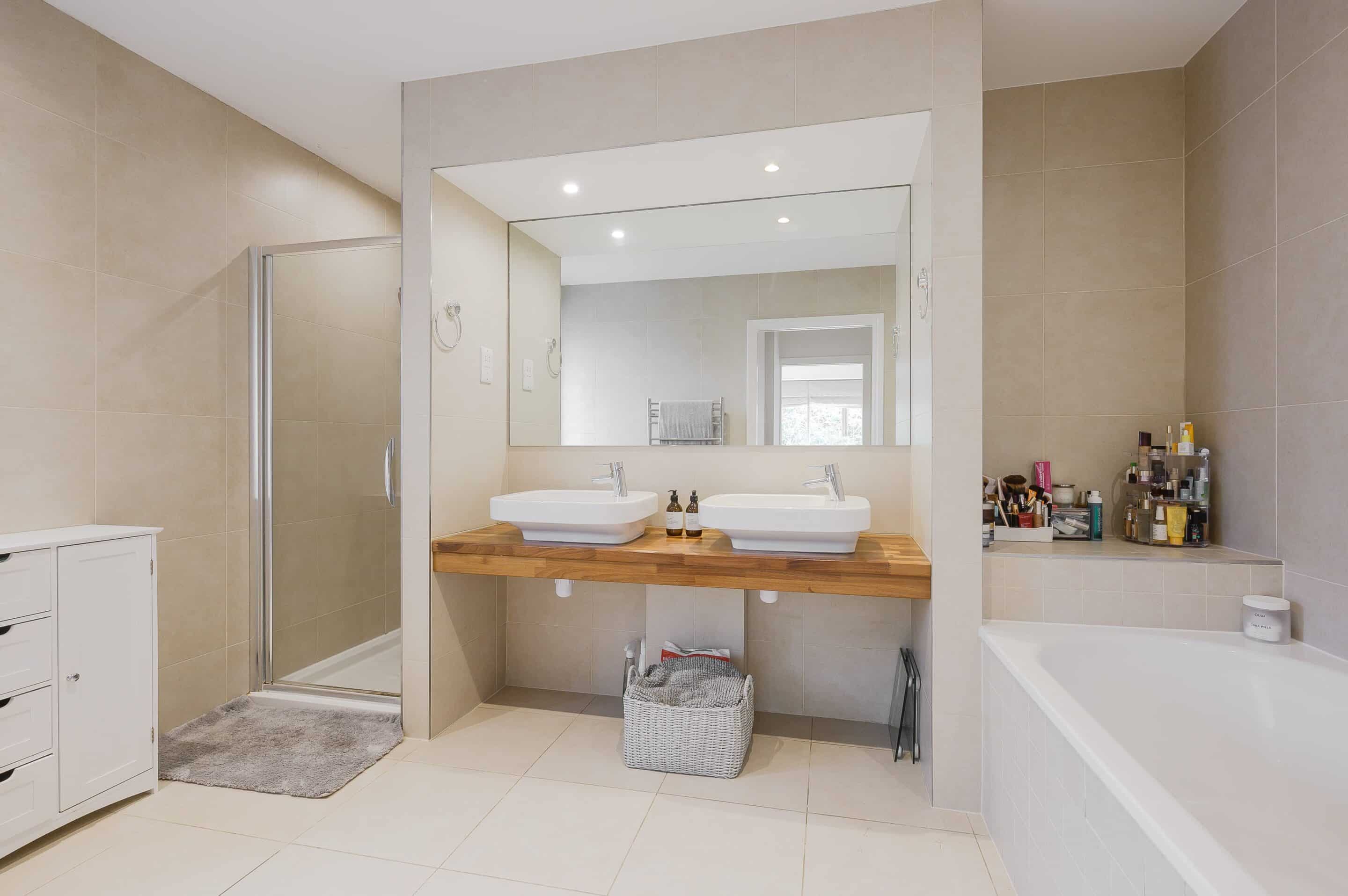 6 Bedrooms, Leatherhead Road, Oxshott