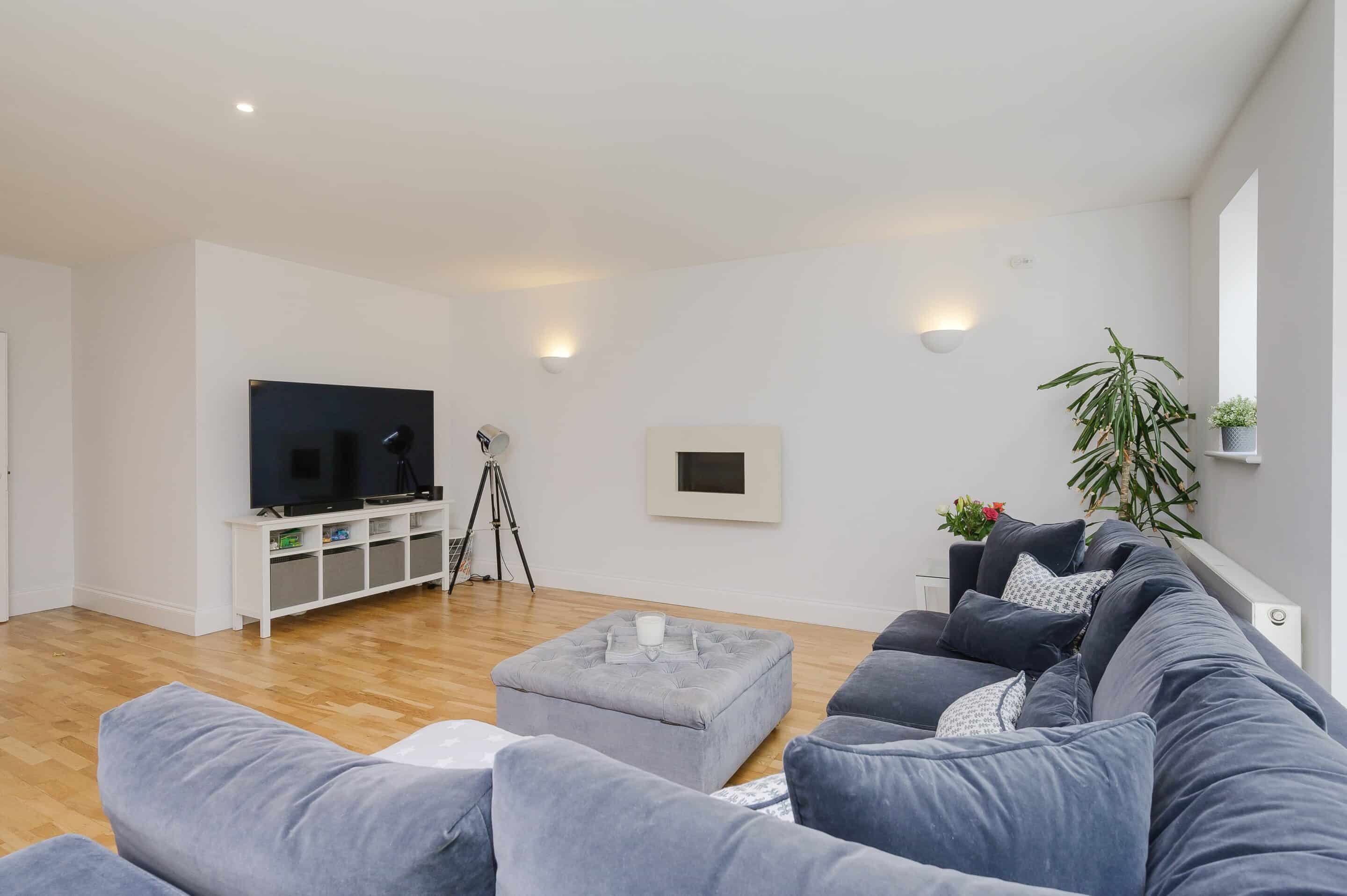6 Bedrooms, Leatherhead Road, Oxshott