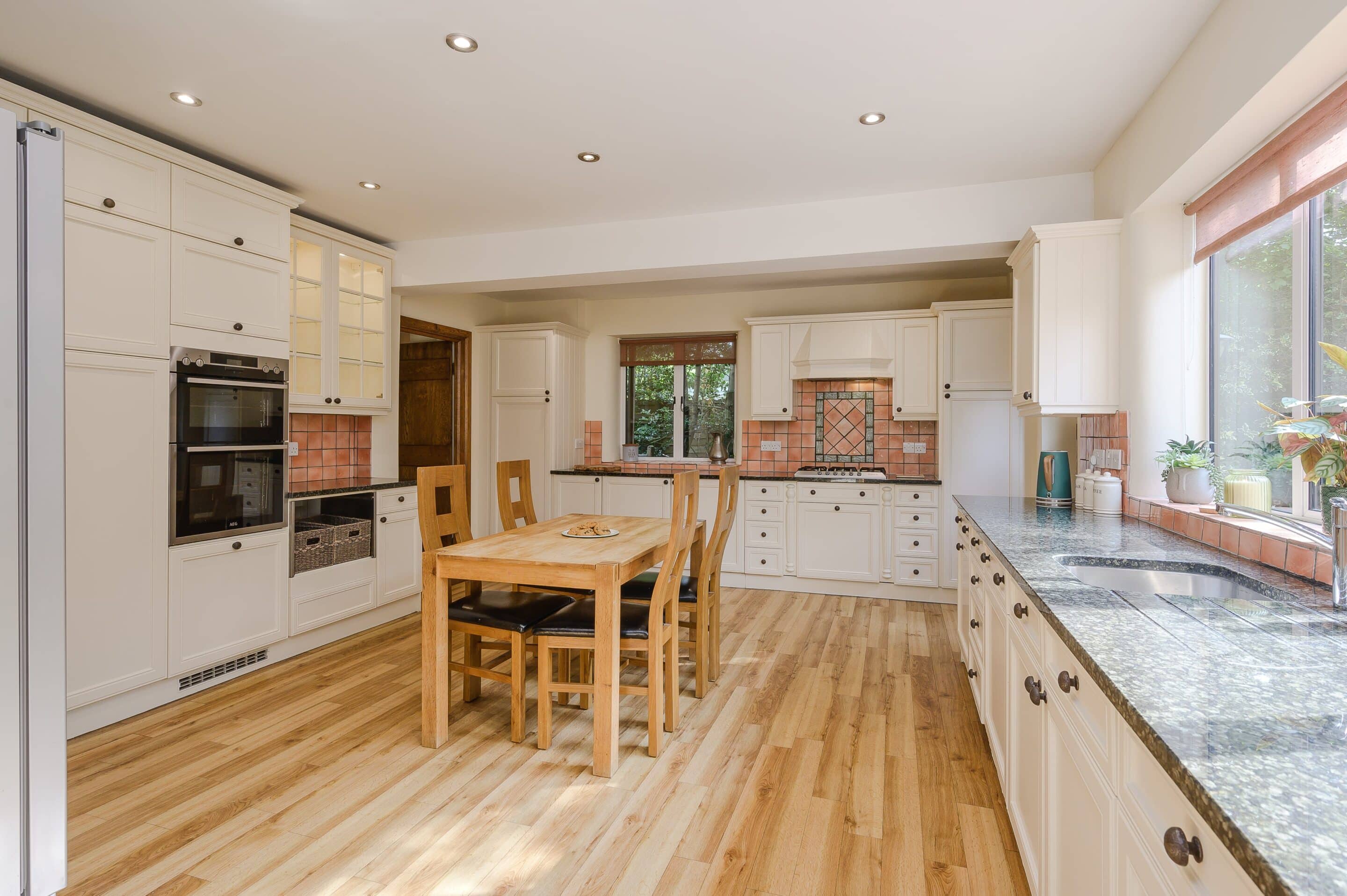 Detached House, 5 Bedrooms, Oak Grange Road, West Clandon