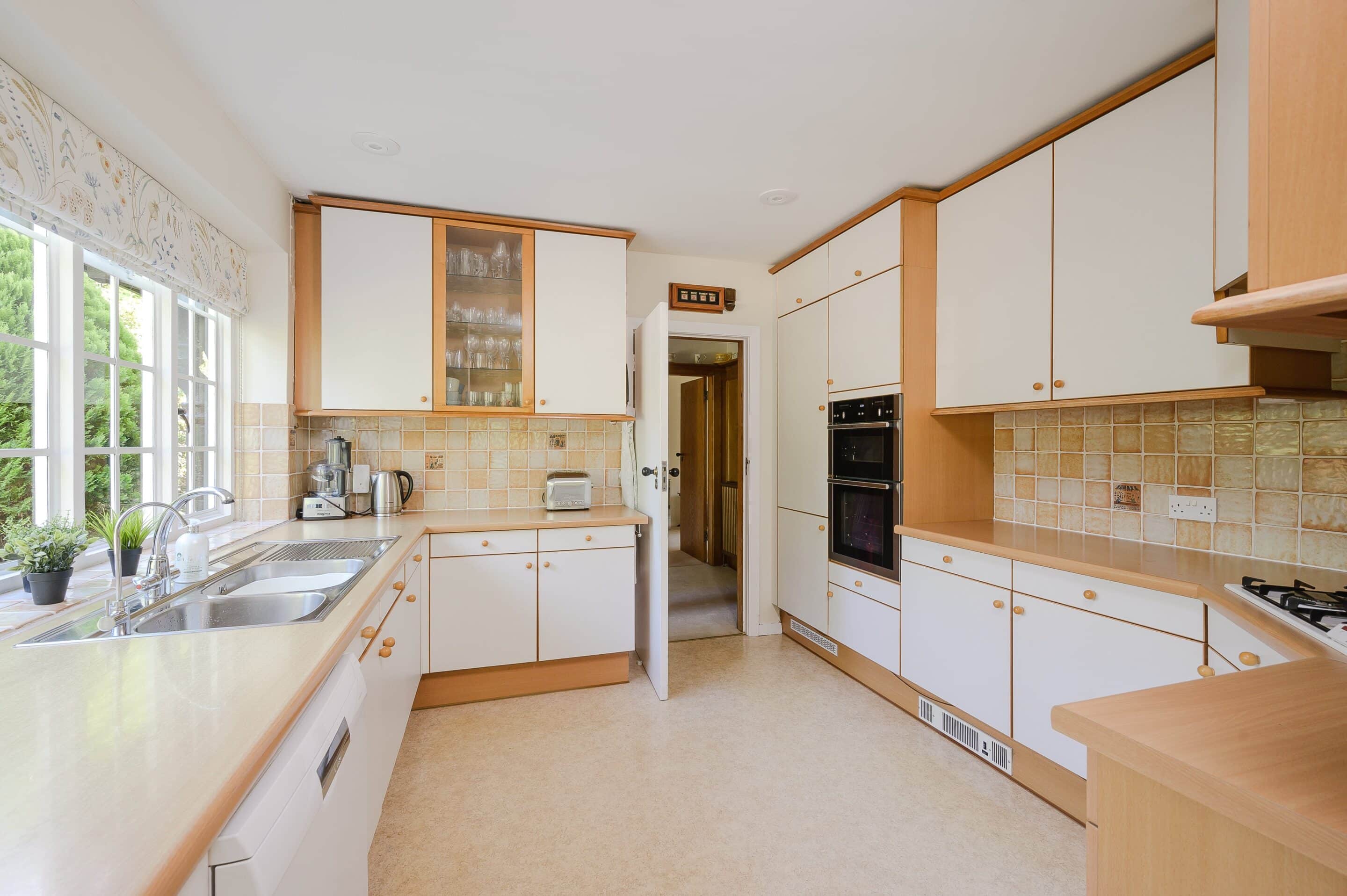 4 Bedrooms, Detached House, Mizen Way, Cobham