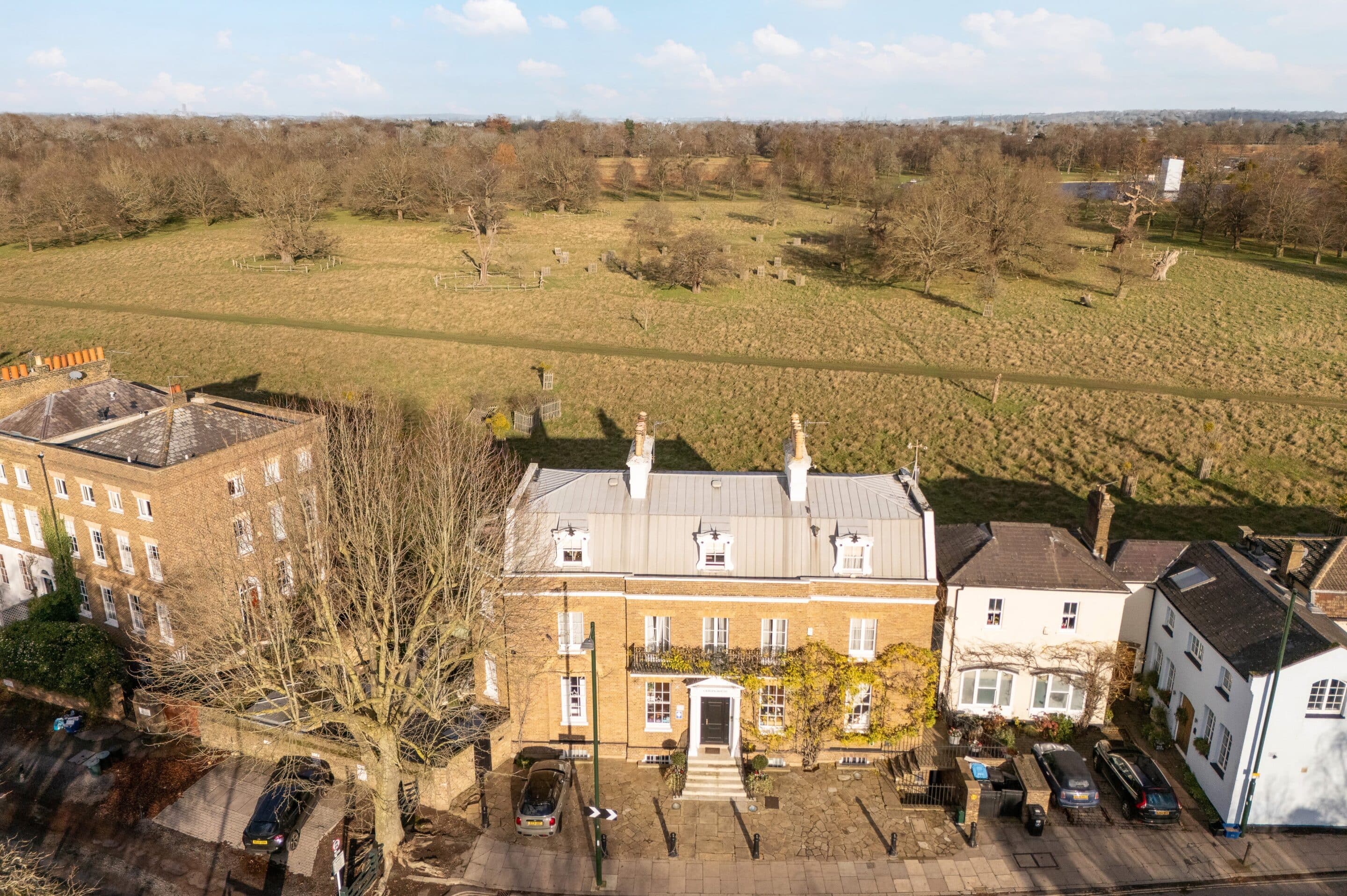Studio, 1 & 2 Bedroom Luxury Serviced Apartments