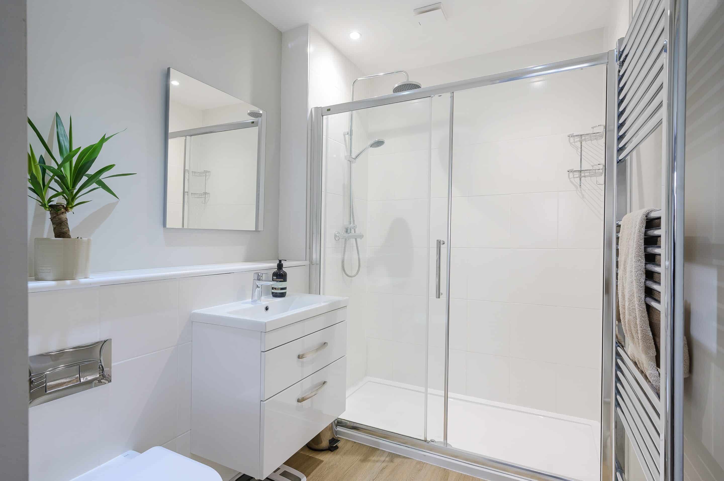 5-6 Bedrooms, Kennel Lane, Fetcham