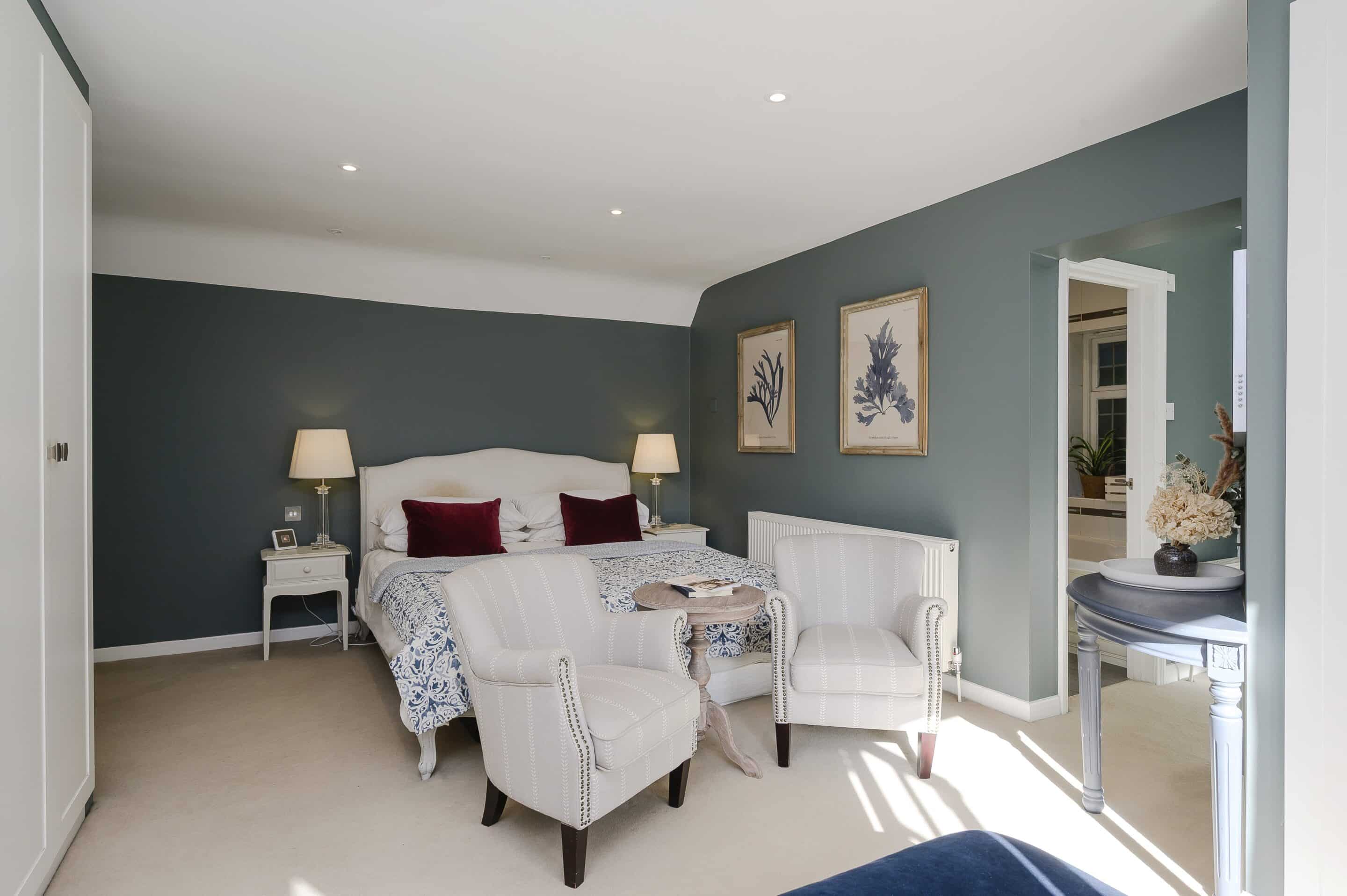 6 Bedroom Detached House, Leigh Court Close, Cobham