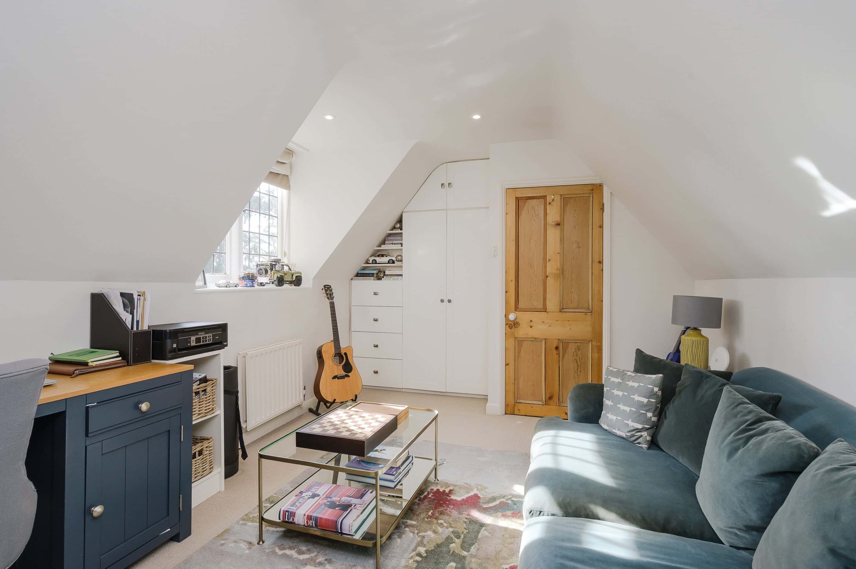 6 Bedroom Detached House, Leigh Court Close, Cobham