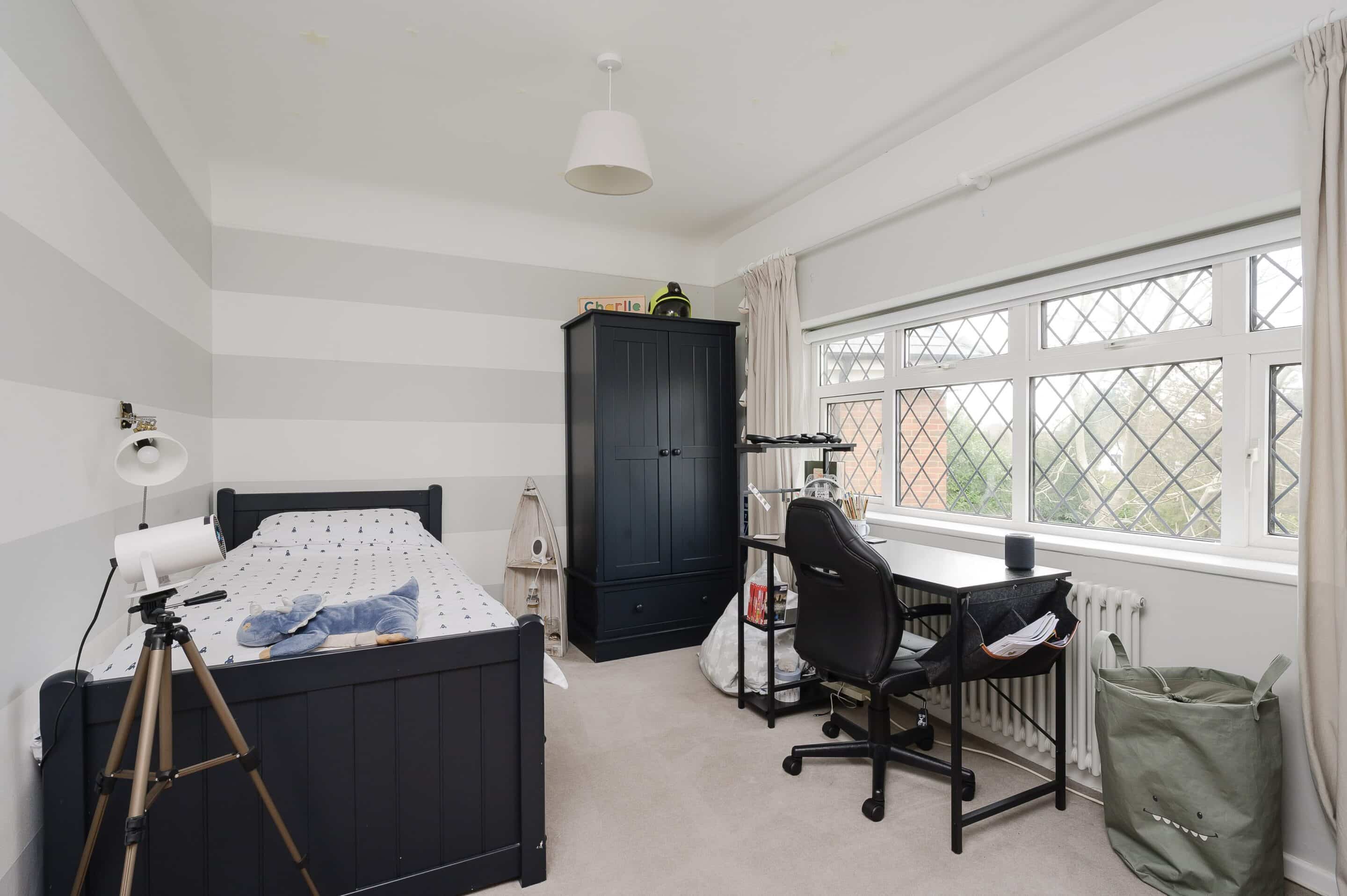 4 Bedrooms, Knowle Park, Cobham