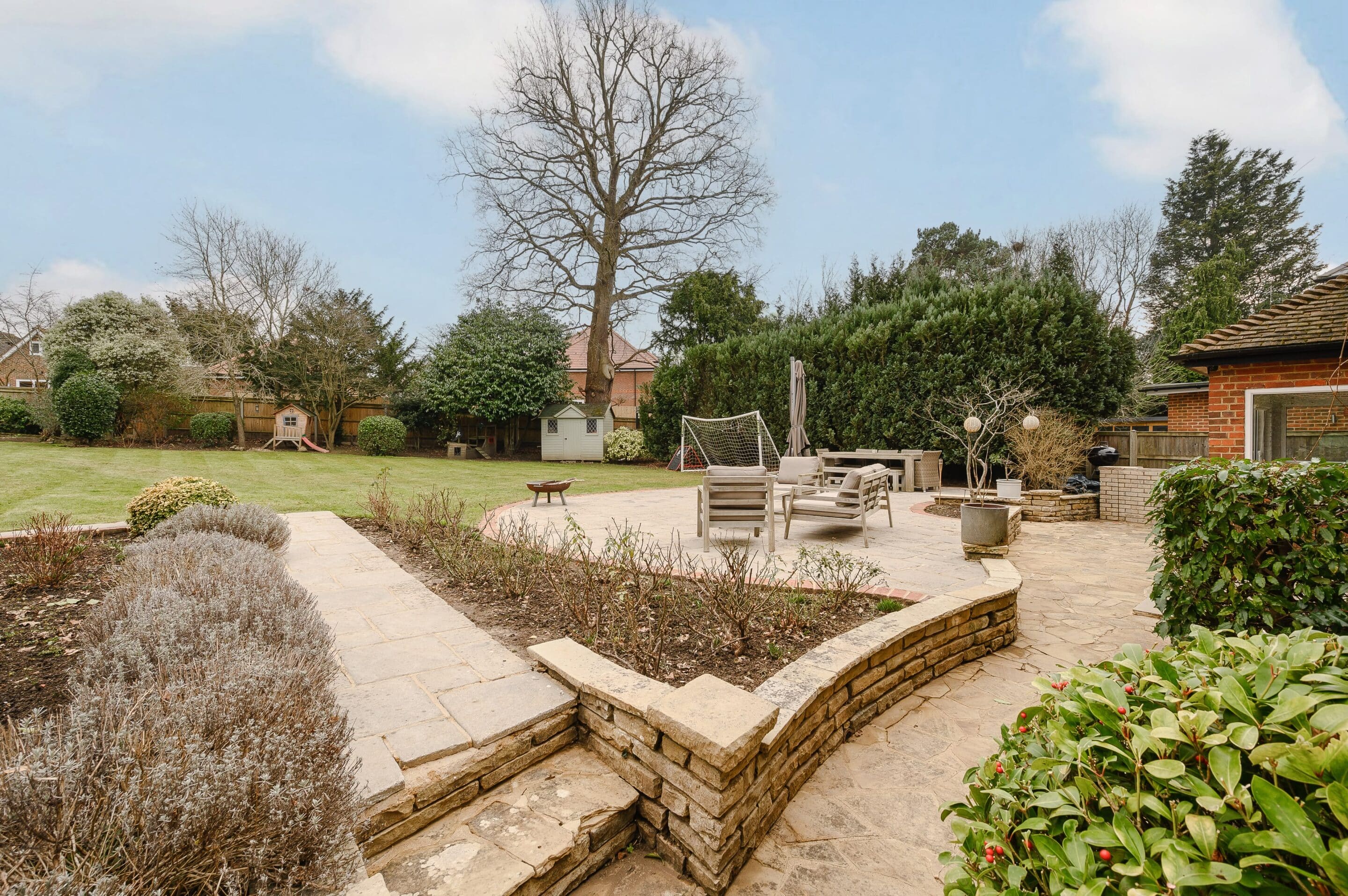 4 Bedrooms, Knowle Park, Cobham