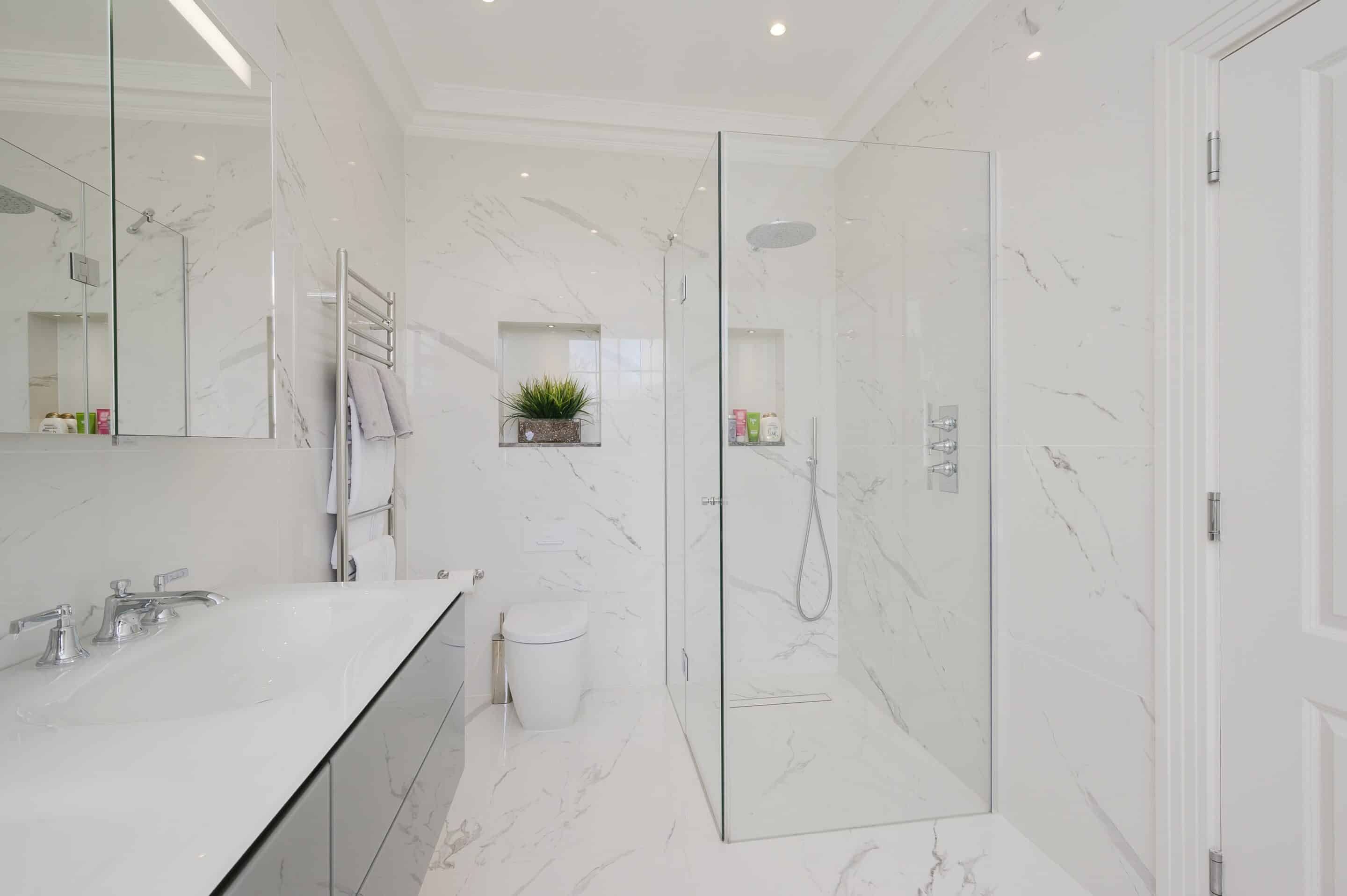 5 Bedrooms, Hill House, Leigh Court, Cobham