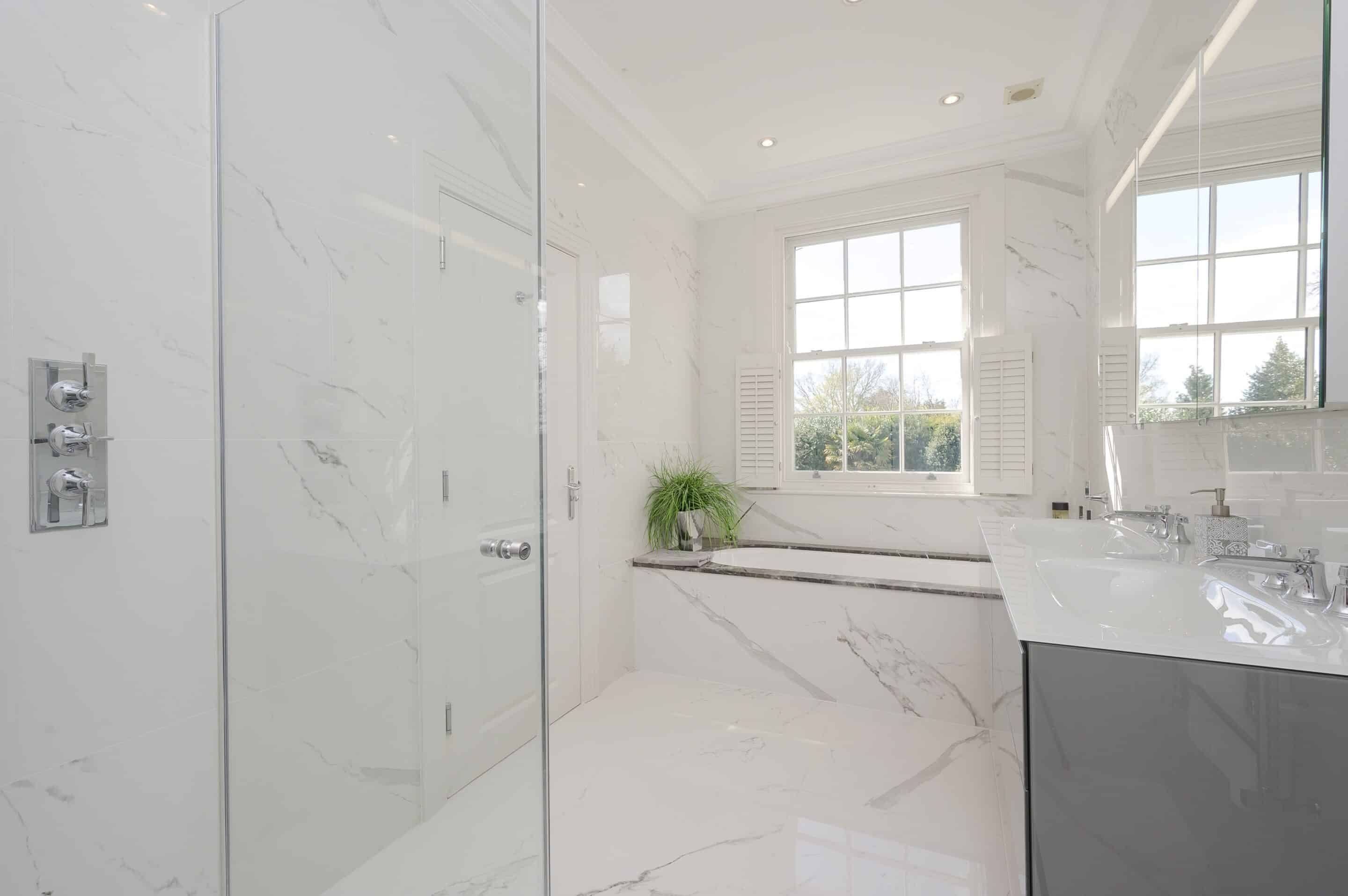 5 Bedrooms, Hill House, Leigh Court, Cobham