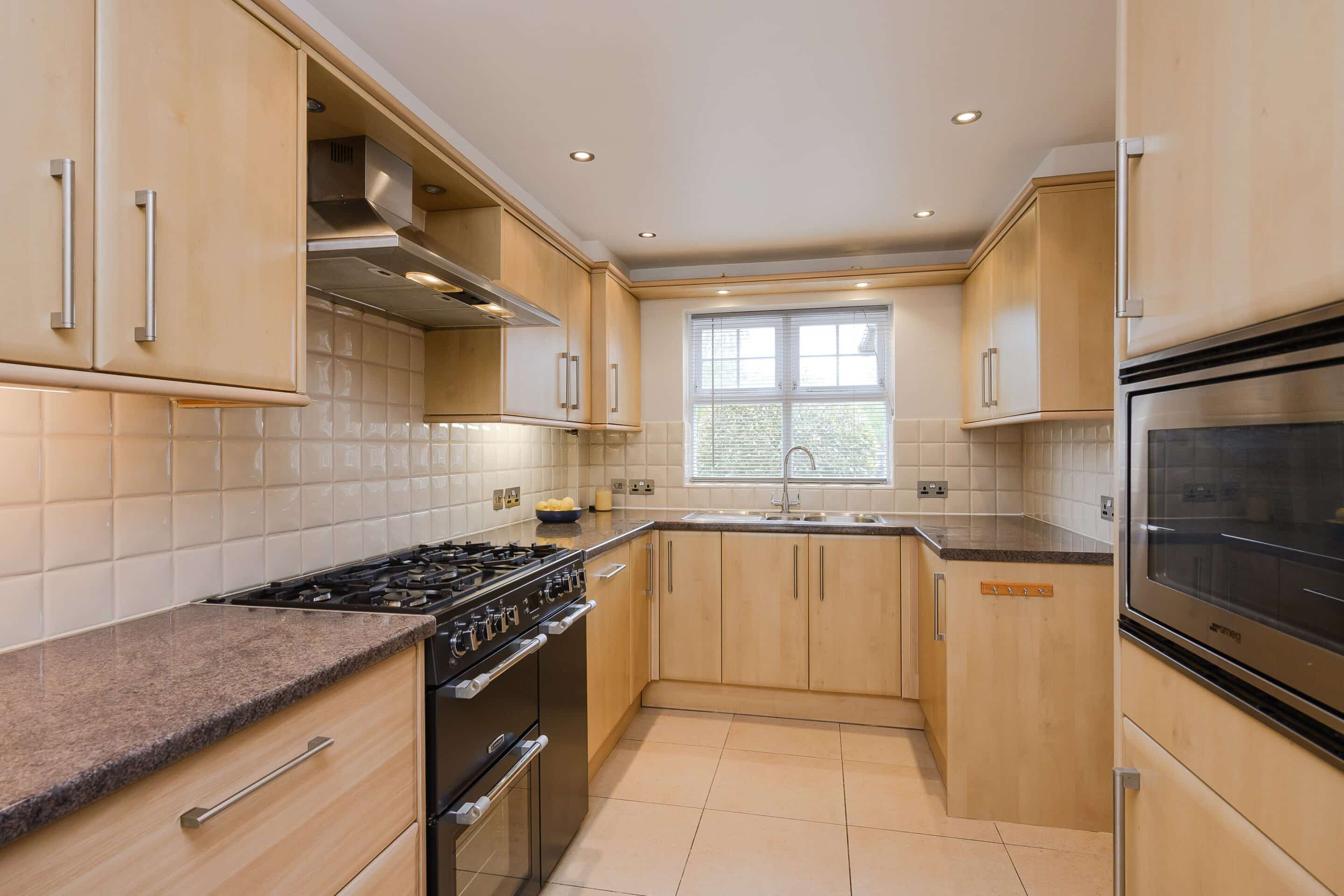 4 Bedrooms, St Andrews Gardens, Cobham