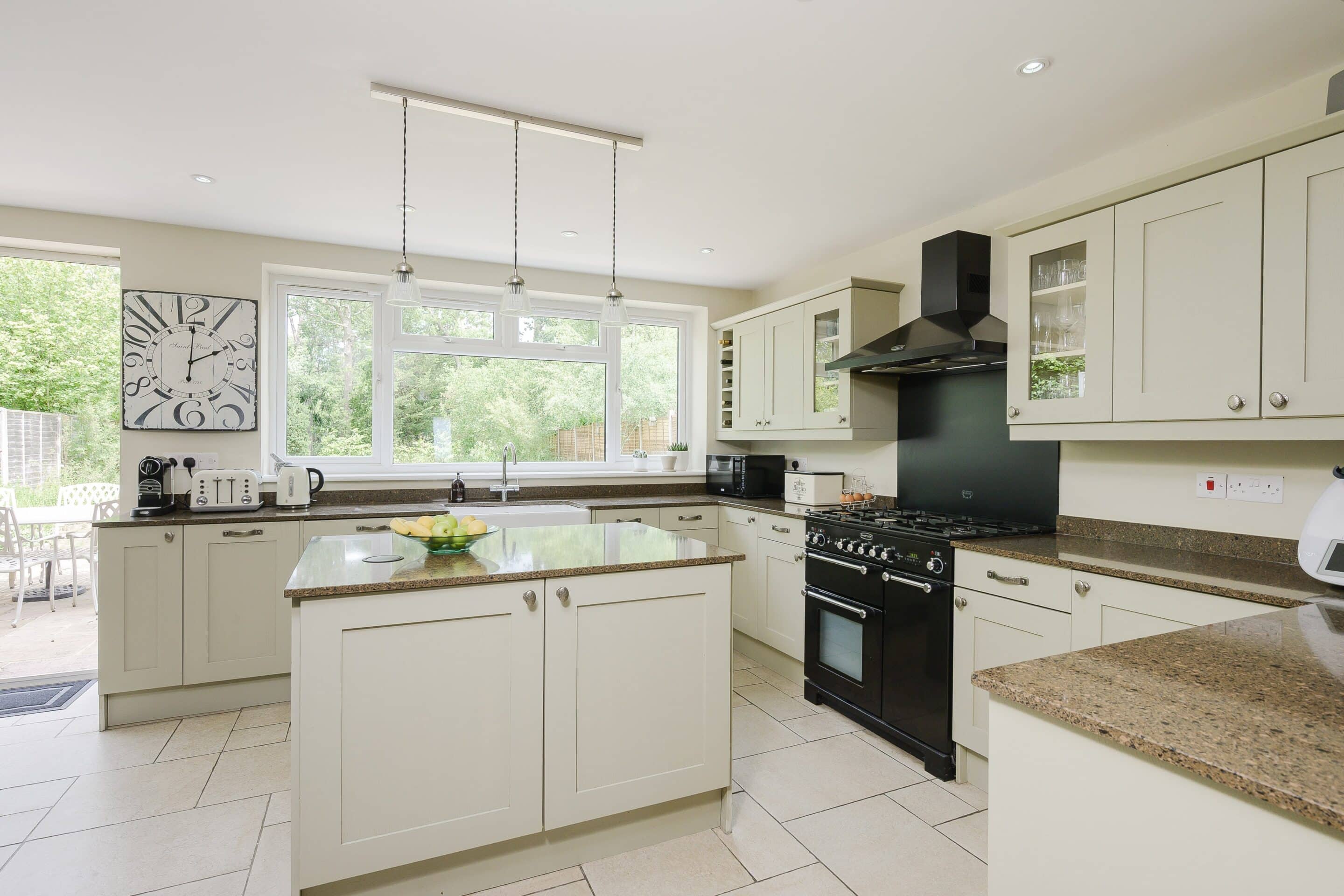 5 Bedrooms, Kennel Lane, Fetcham
