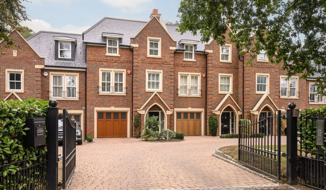 5 Bedrooms, Larchfield Close, Weybridge, Surrey