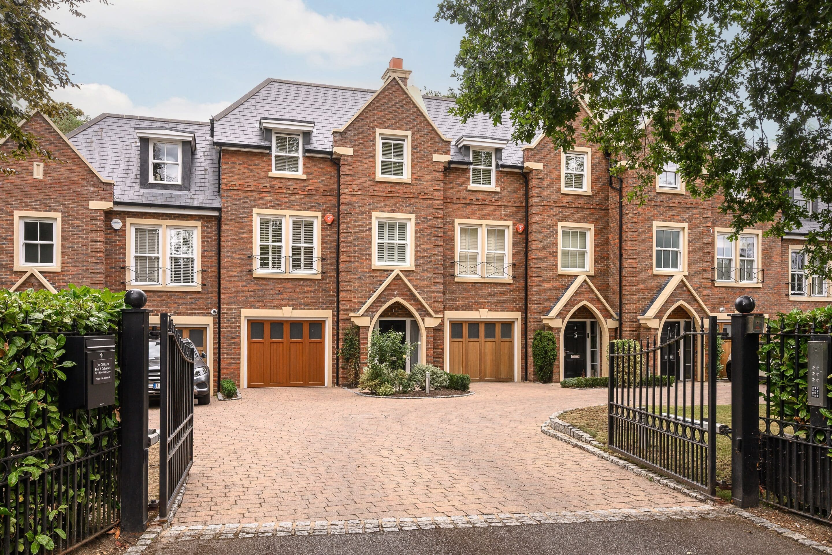 5 Bedrooms, Larchfield Close, Weybridge, Surrey