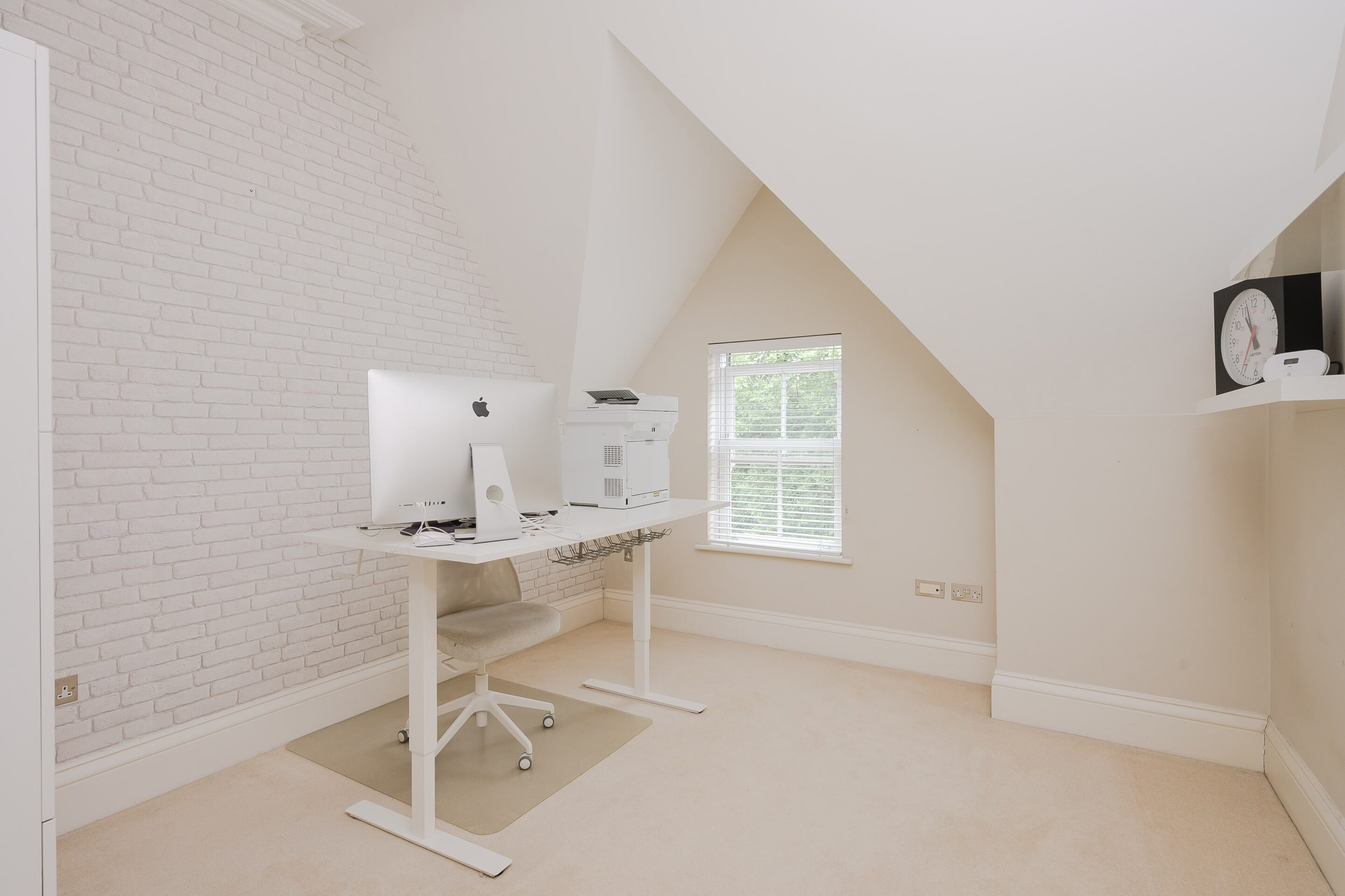 5 Bedrooms, Larchfield Close, Weybridge, Surrey