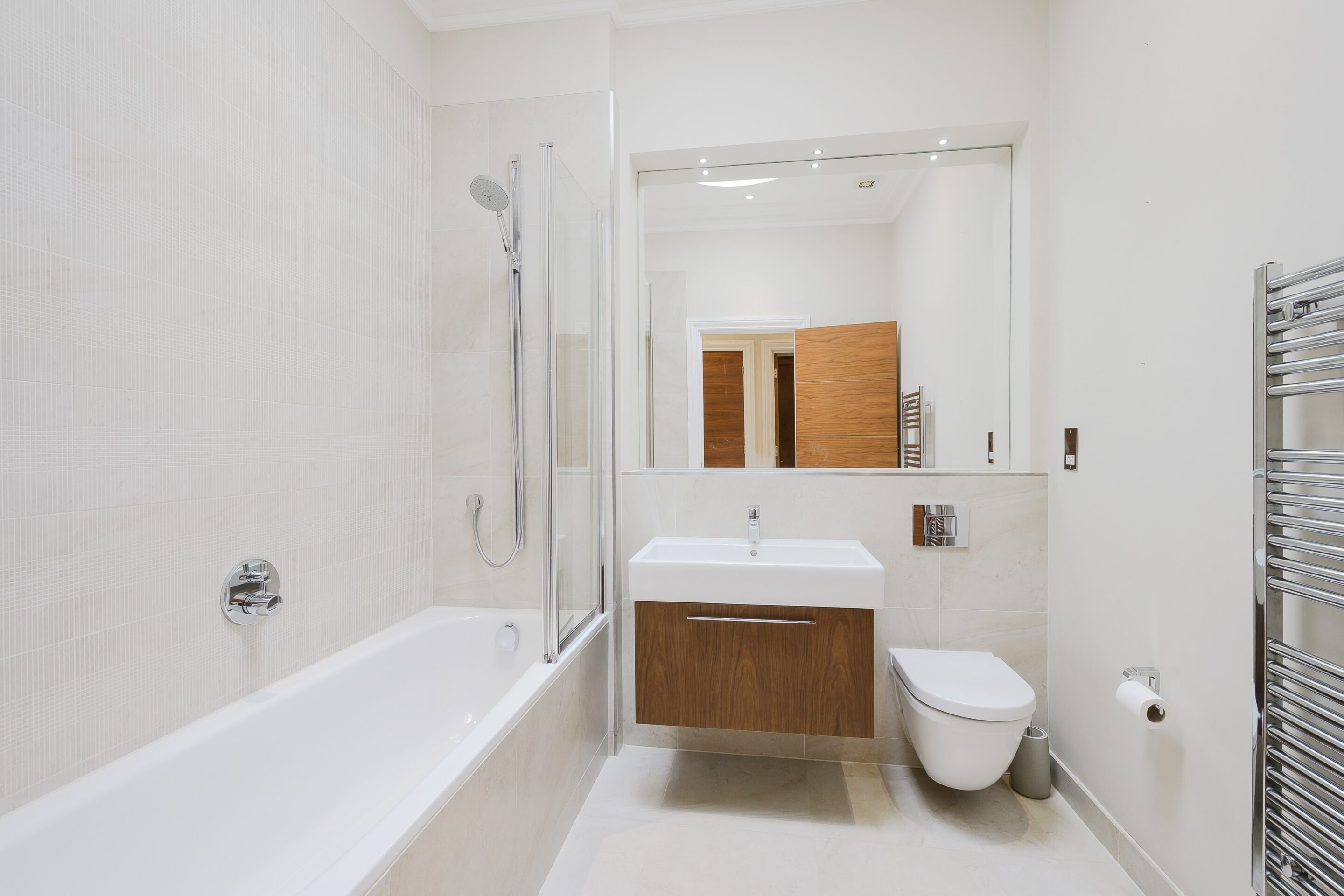 5 Bedrooms, Larchfield Close, Weybridge, Surrey