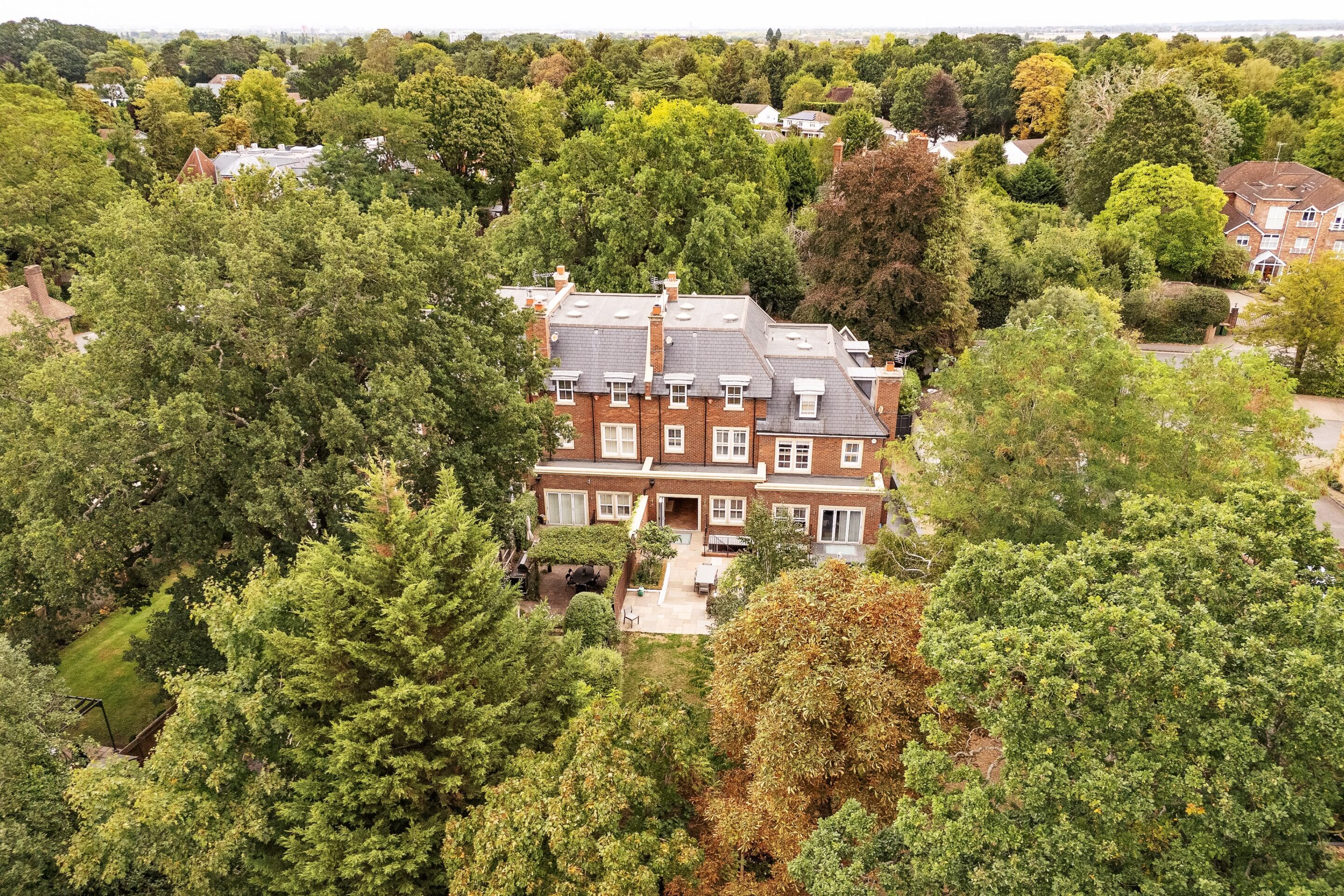 5 Bedrooms, Larchfield Close, Weybridge, Surrey