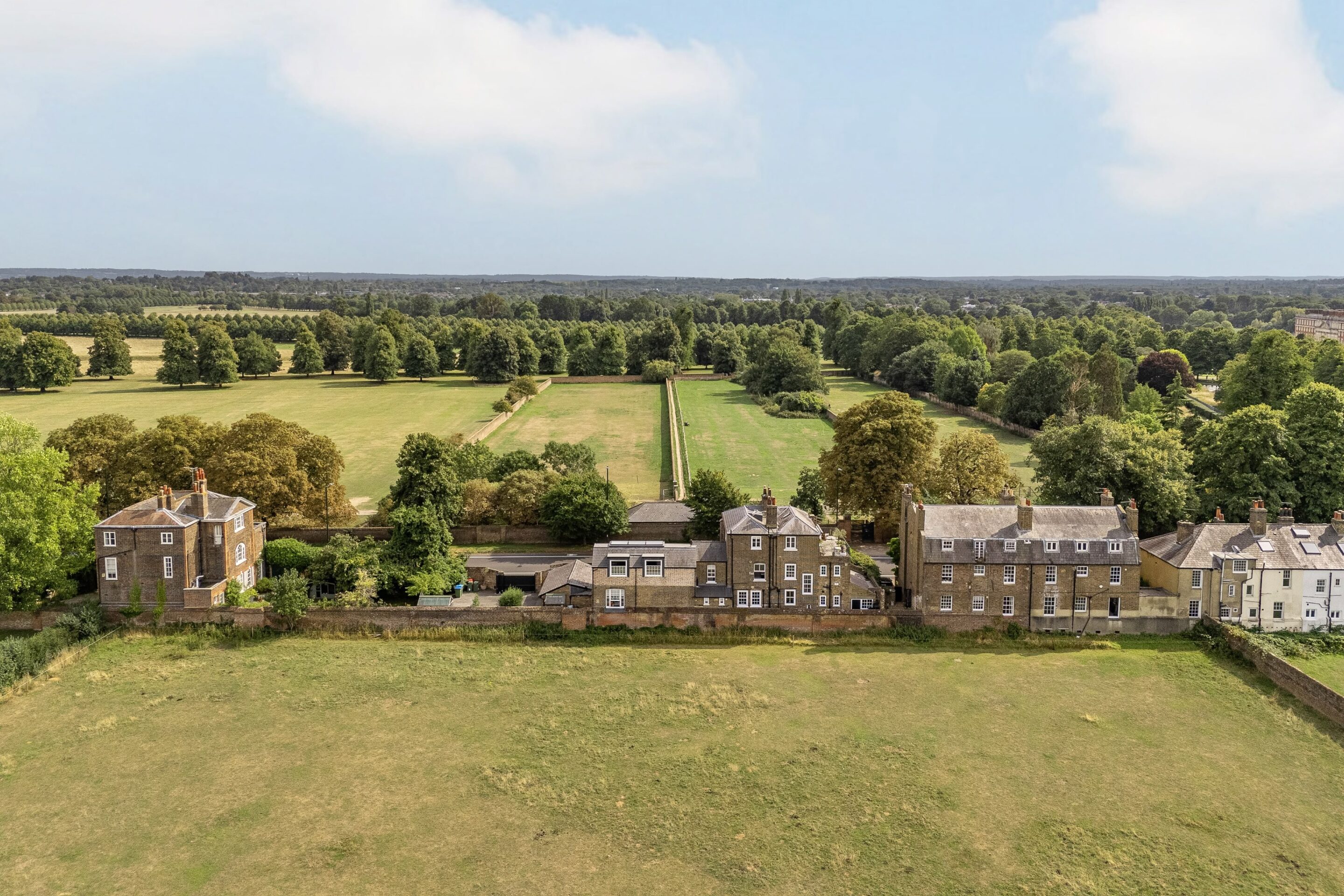 4 Bedrooms, Paddock Cottage, Hampton Court Road, East Molesey