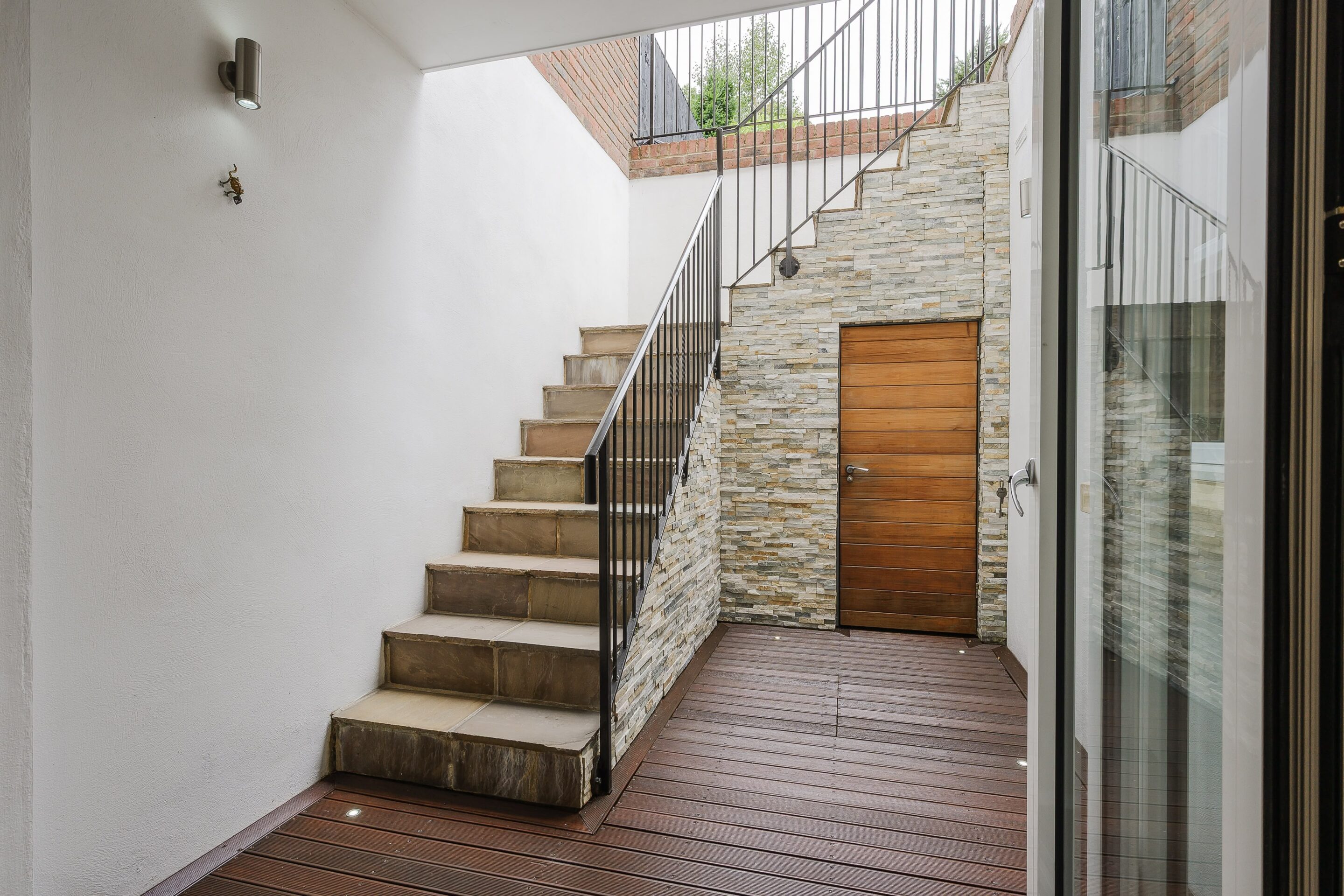 5 Bedrooms, Larchfield Close, Weybridge, Surrey
