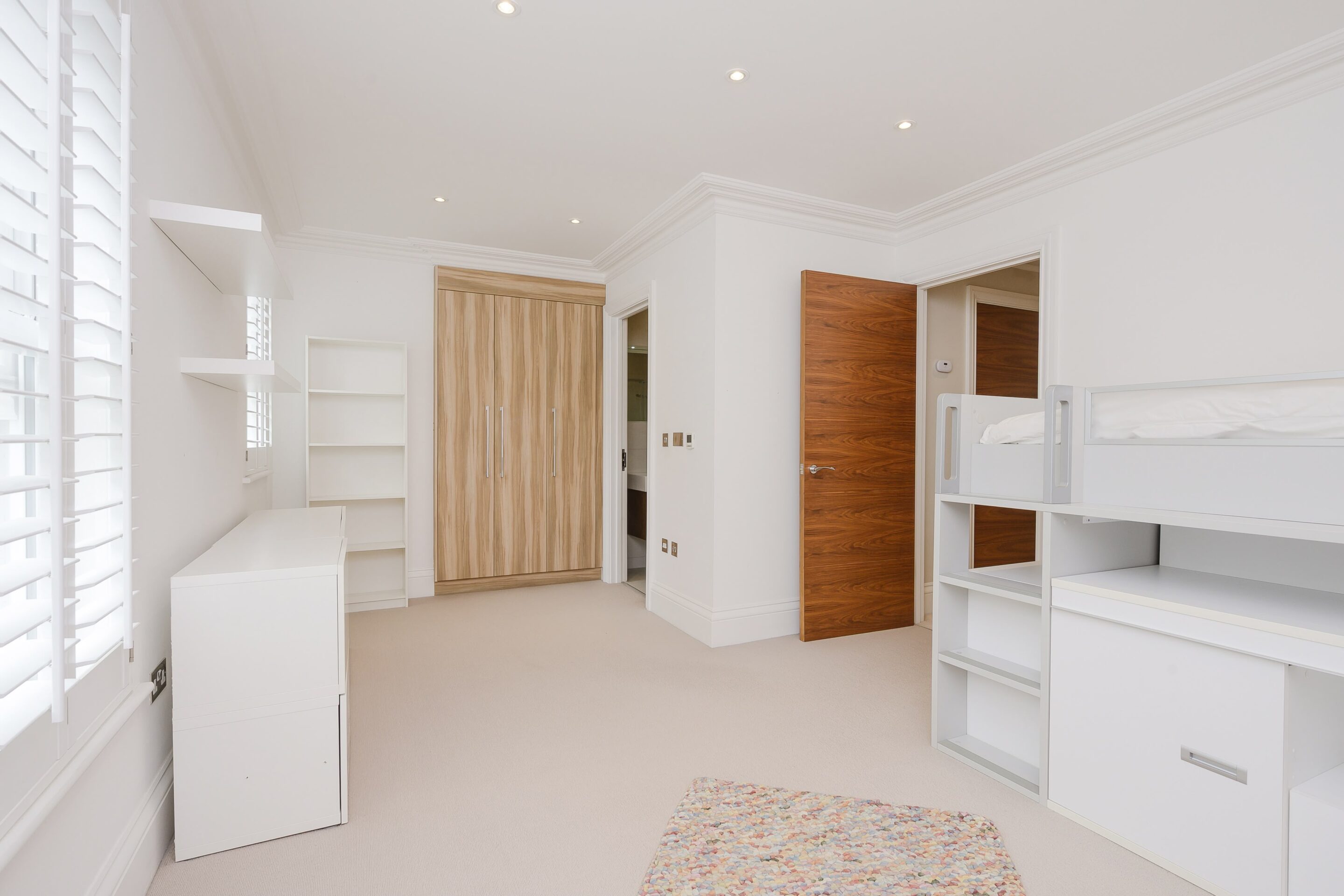 5 Bedrooms, Larchfield Close, Weybridge, Surrey
