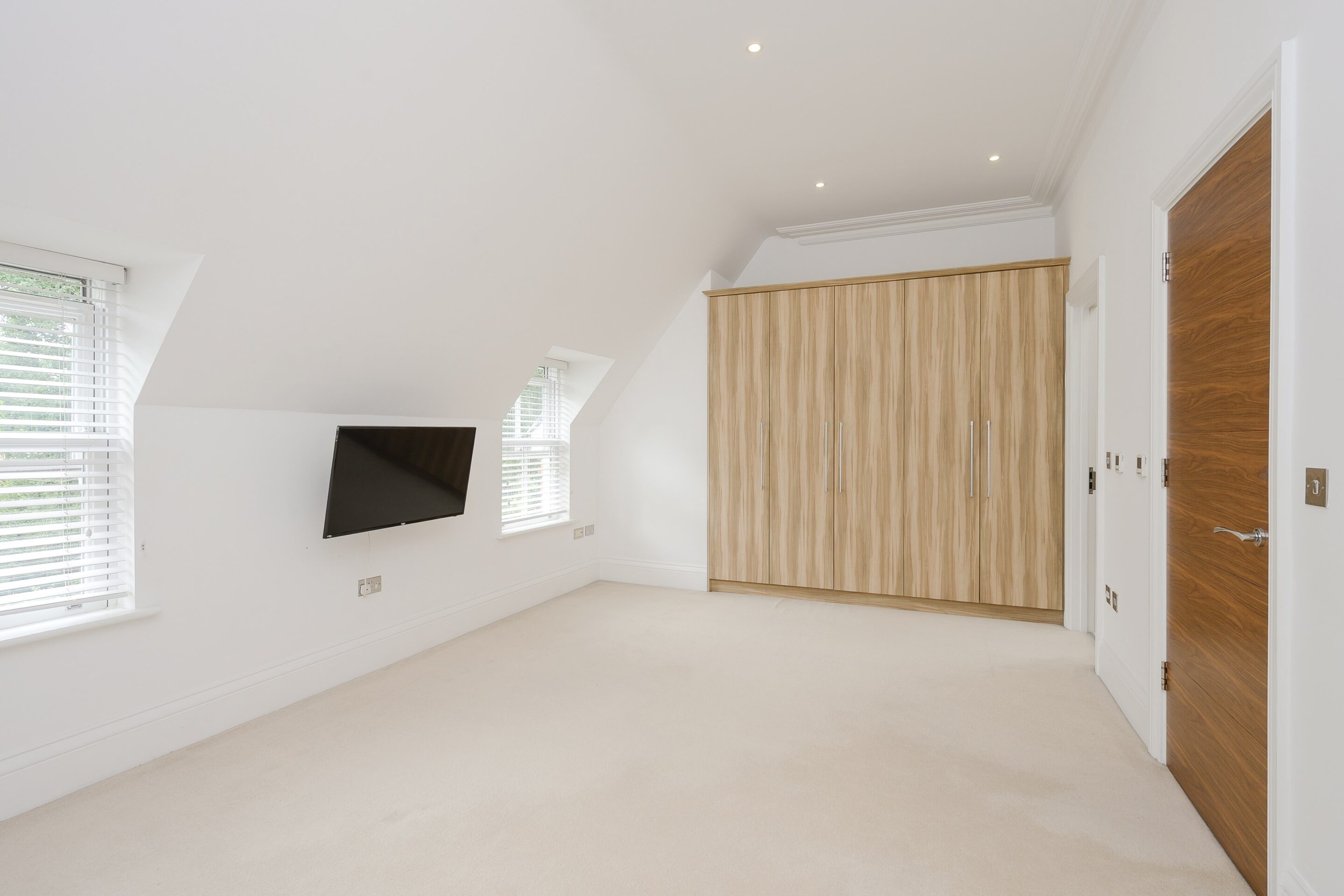 5 Bedrooms, Larchfield Close, Weybridge, Surrey