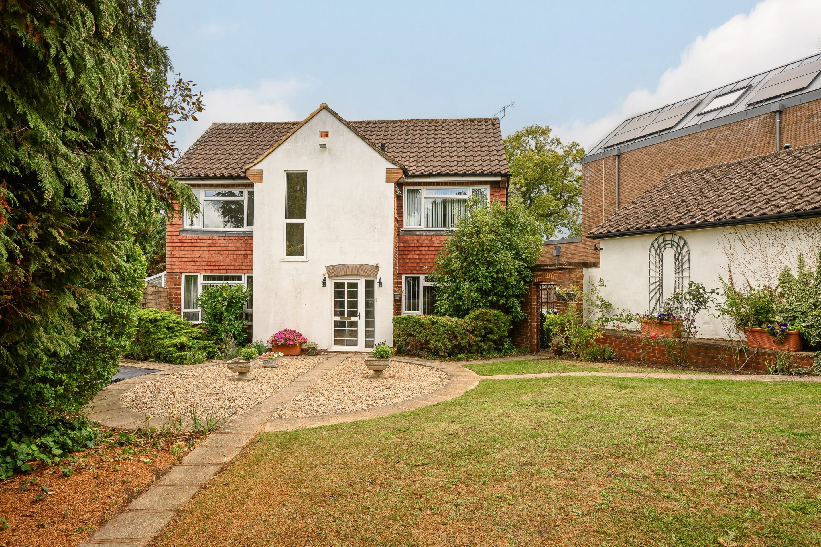 5 Bedrooms, Lodge Close, Cobham