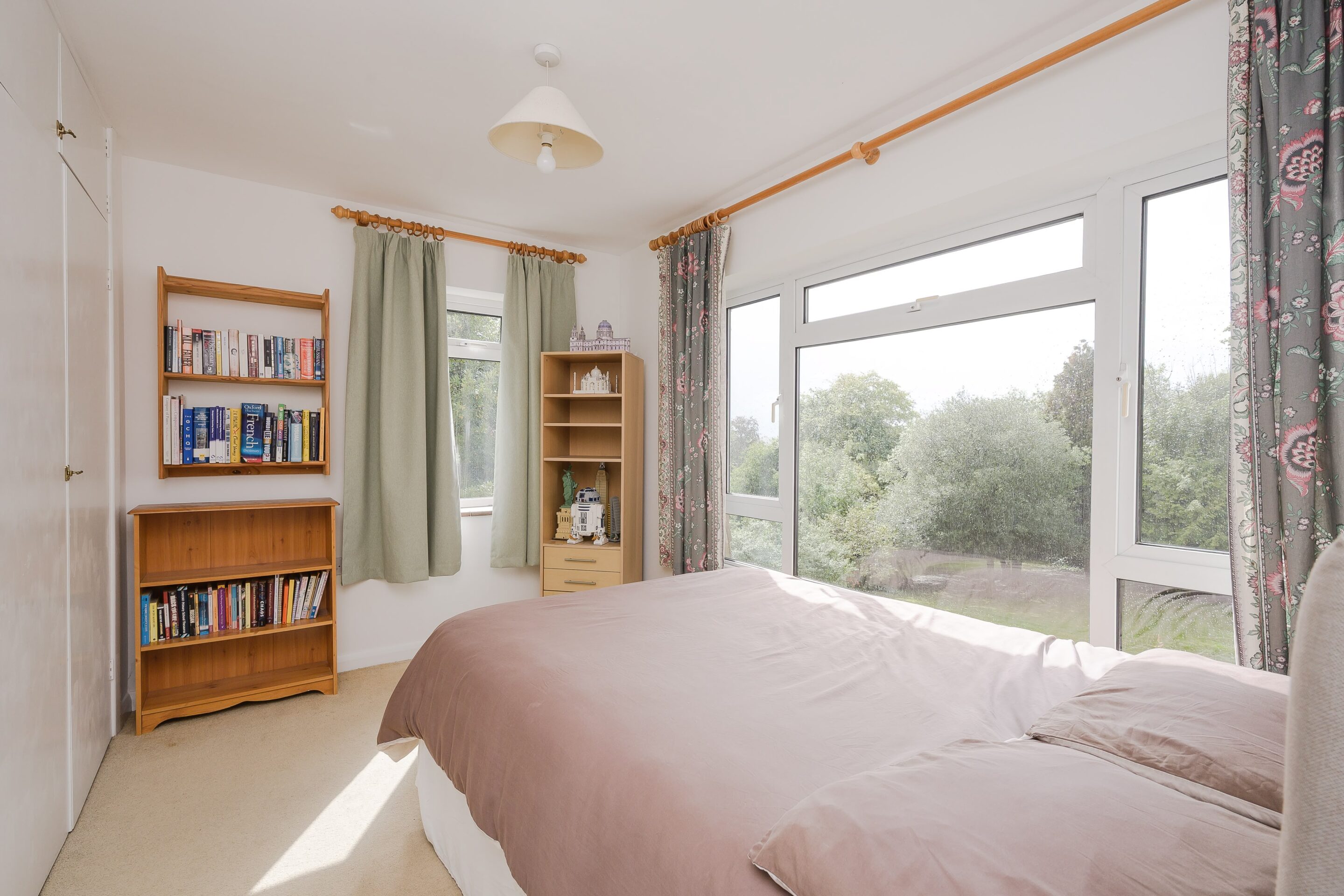 5 Bedrooms, Lodge Close, Cobham