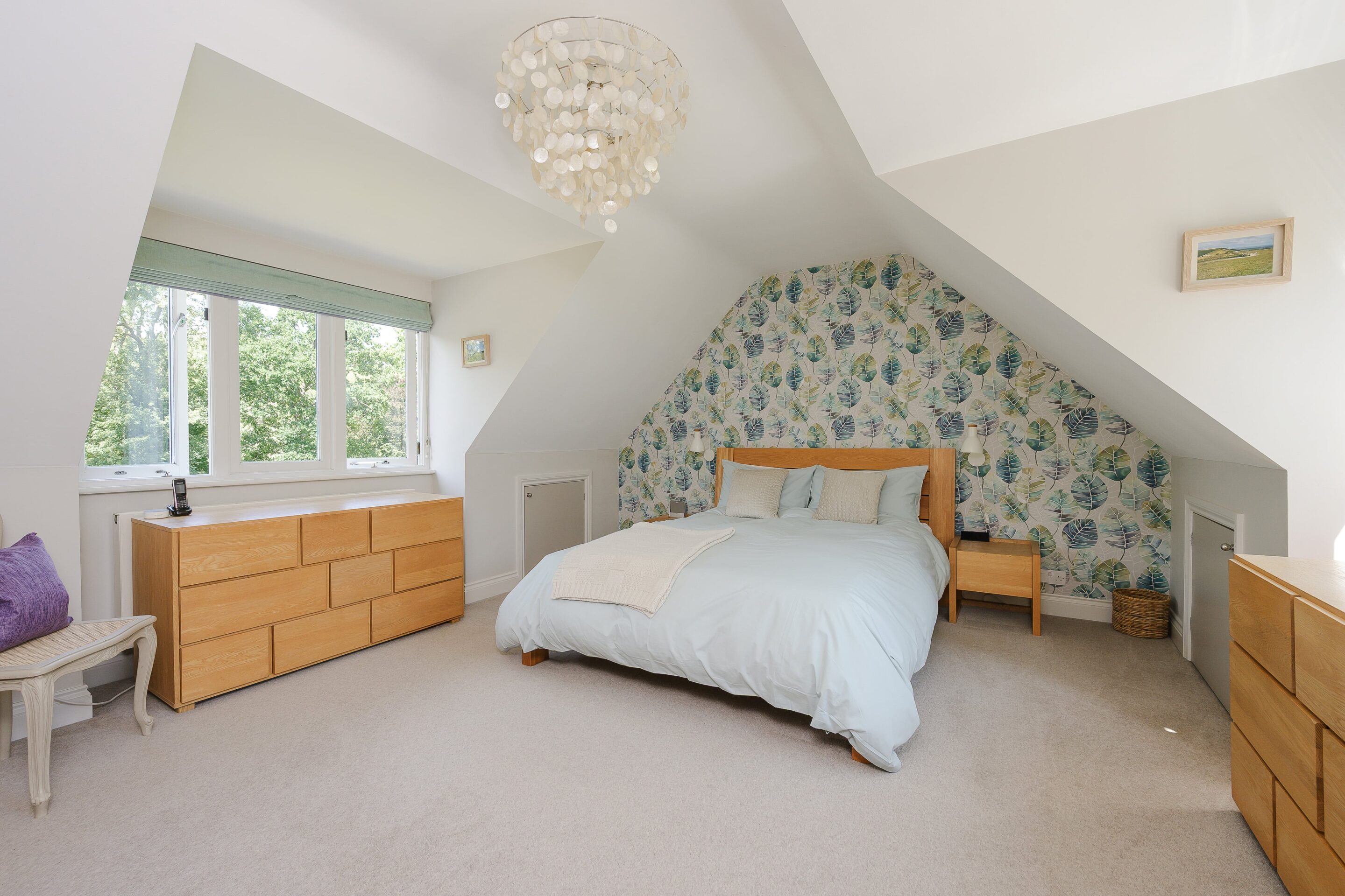 3-5 Bedrooms, Green Dene, East Horsley