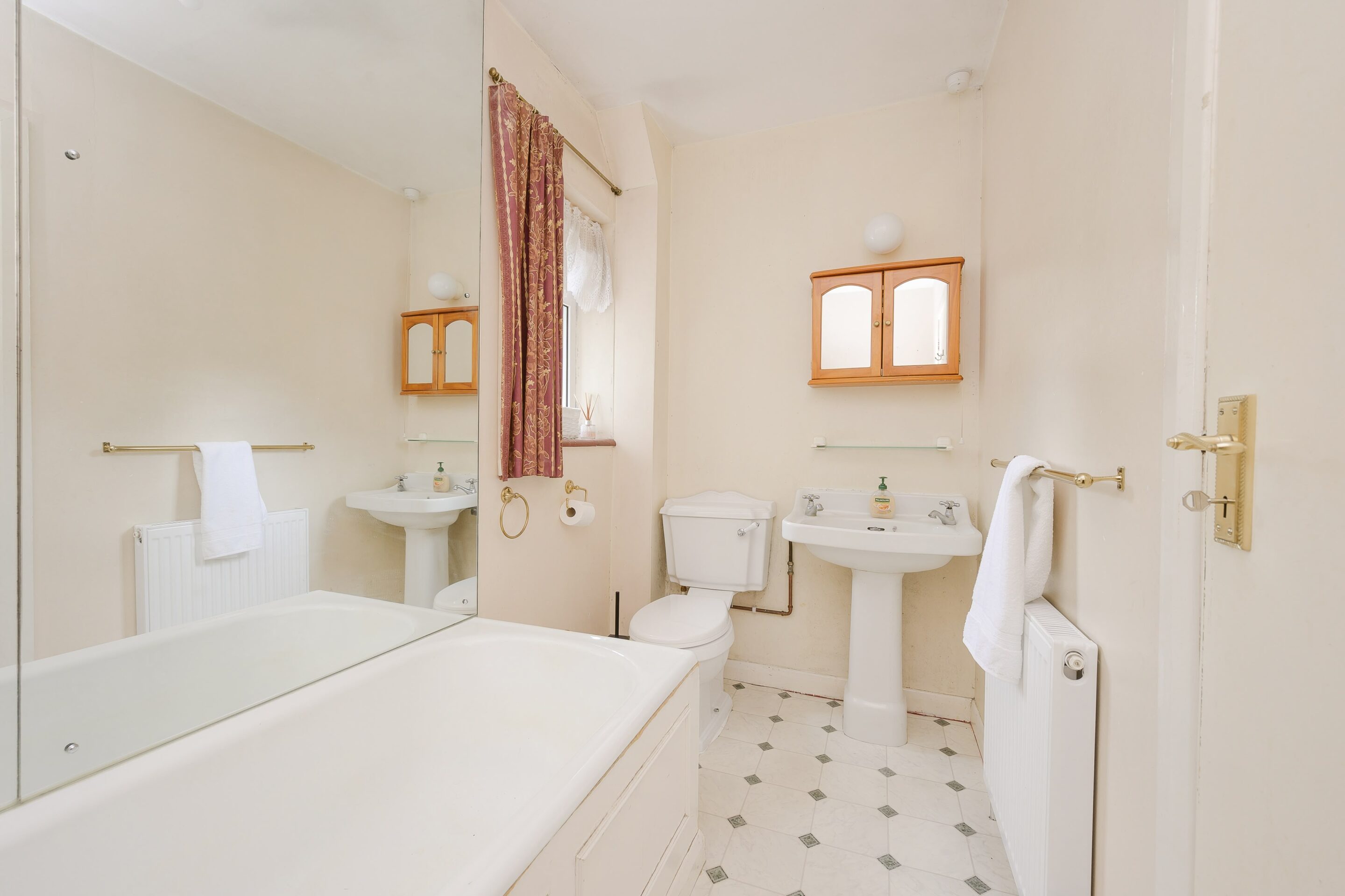 5 Bedrooms, Lodge Close, Cobham