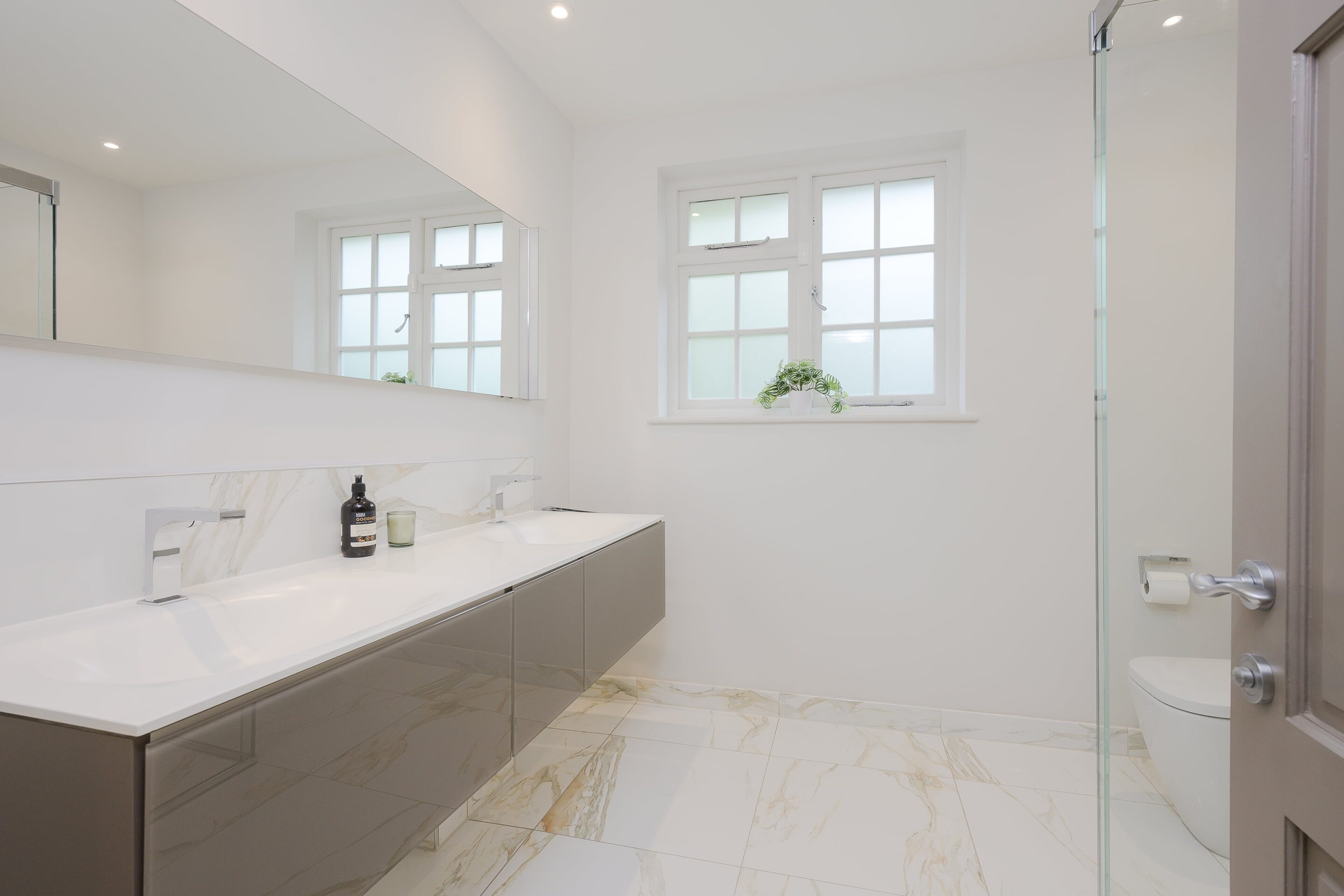 6 Bedrooms, Water Lane, Cobham