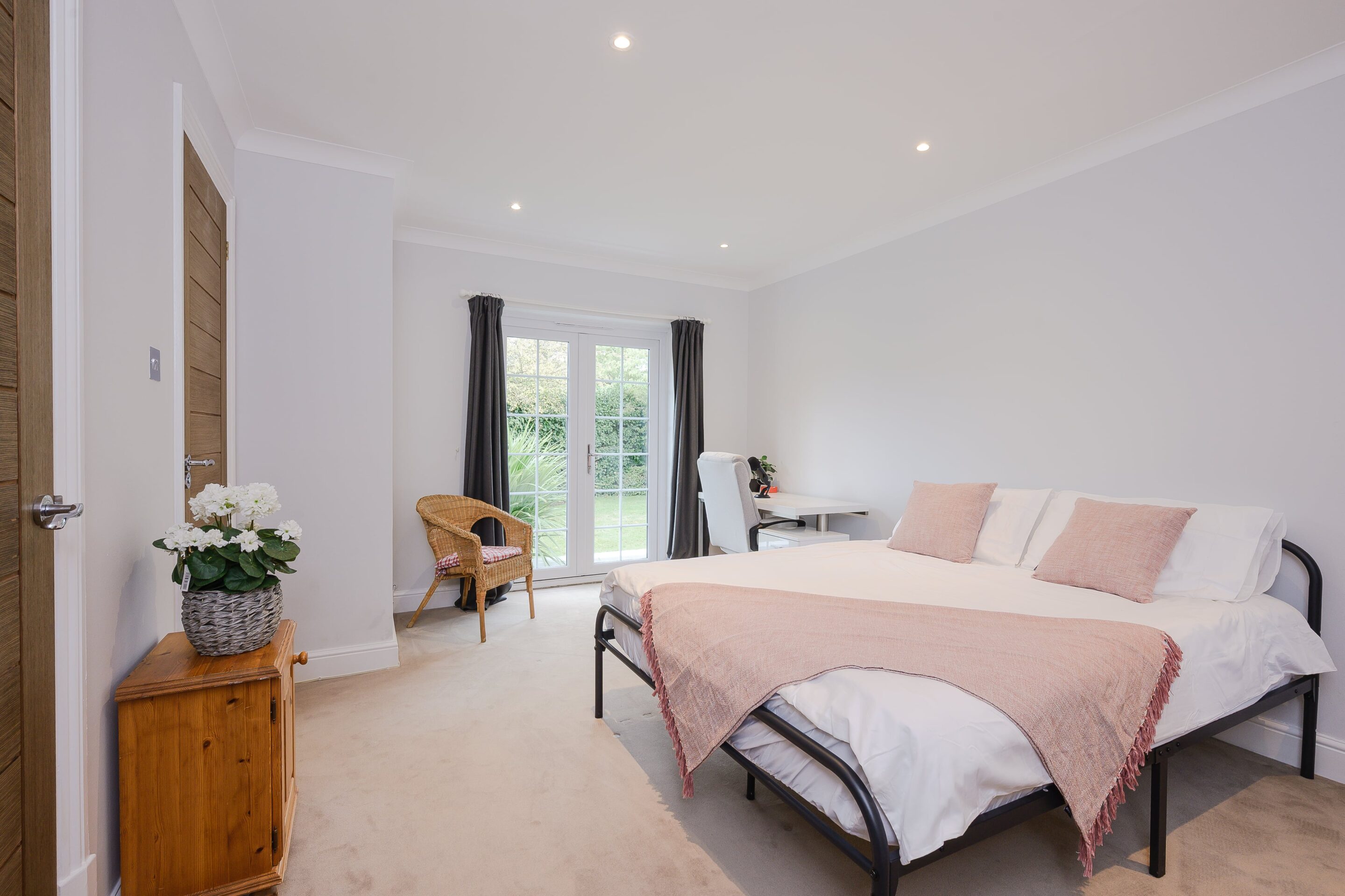 5 Bedrooms, Fairmile Avenue, Cobham