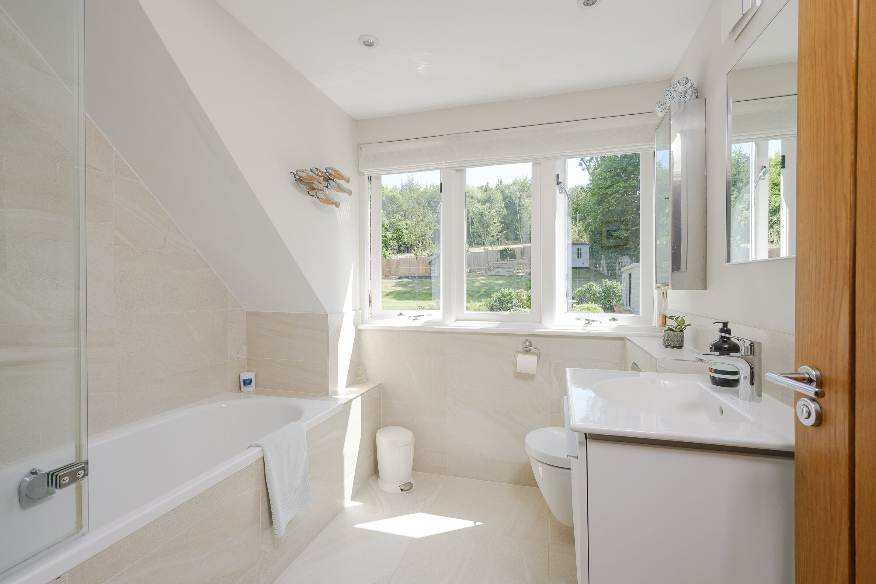 3-5 Bedrooms, Green Dene, East Horsley