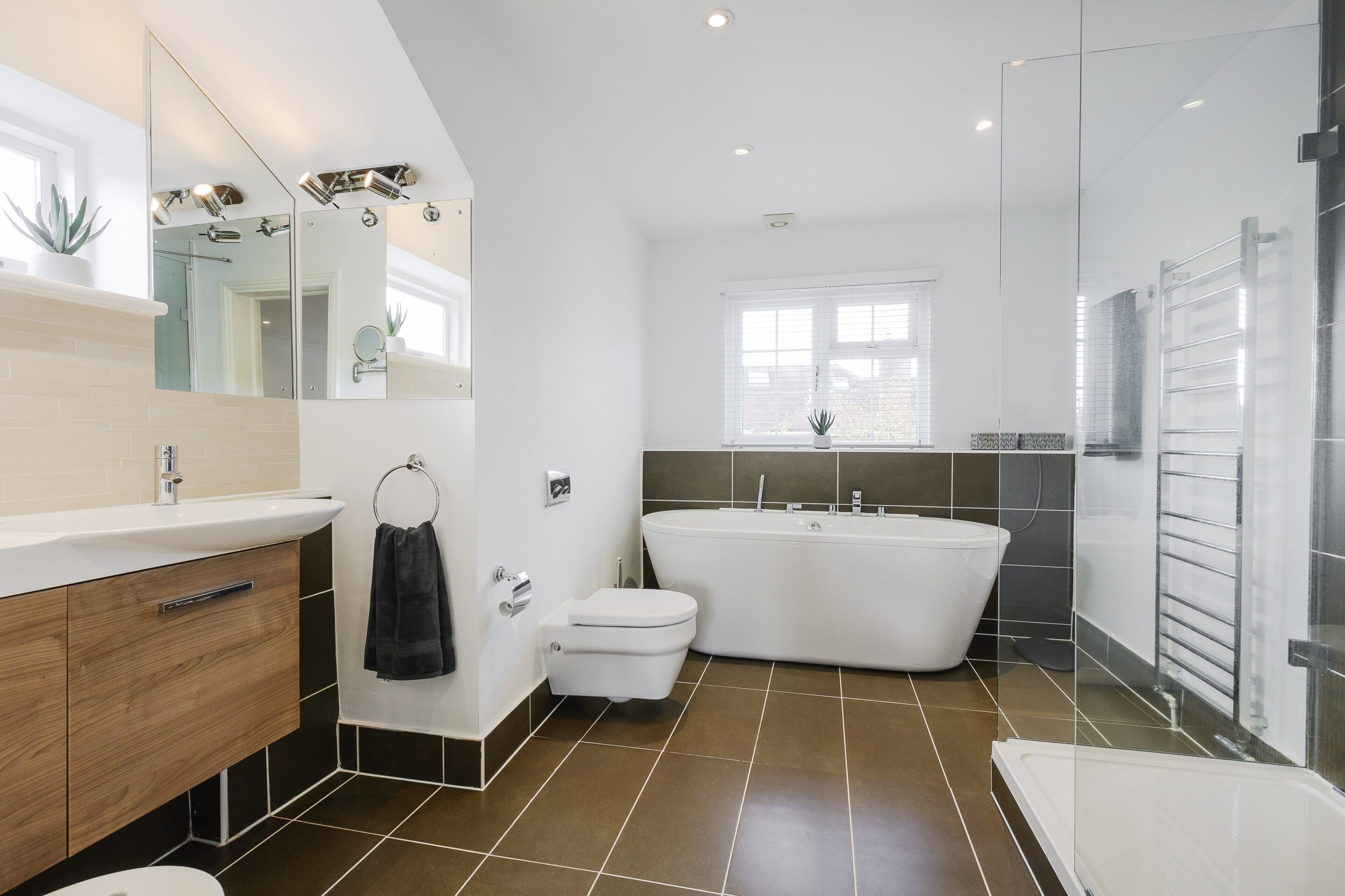 5 Bedrooms, Fairmile Avenue, Cobham