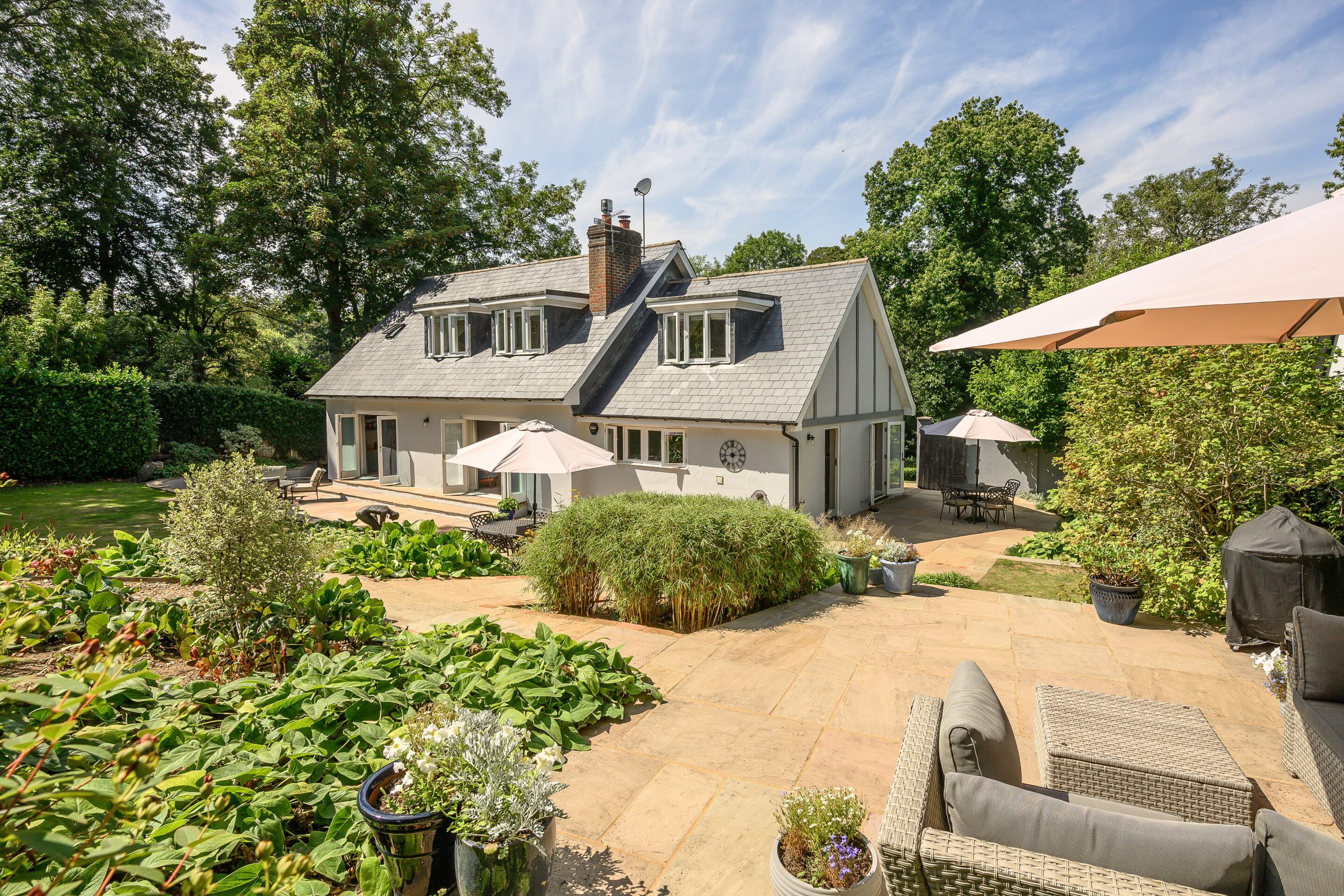 3-5 Bedrooms, Green Dene, East Horsley