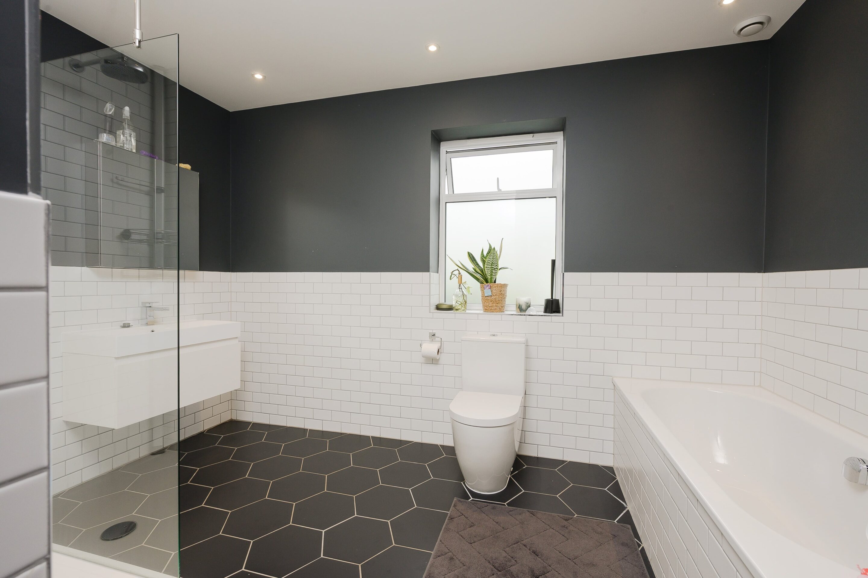 5 Bedrooms, Twinoaks, Cobham, Surrey