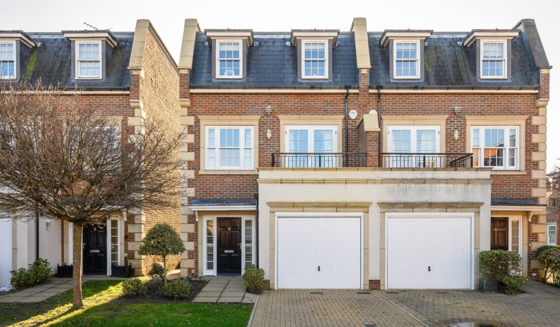 4 Bedrooms, Semi-Detached Town House, Lincoln Grove, Weybridge