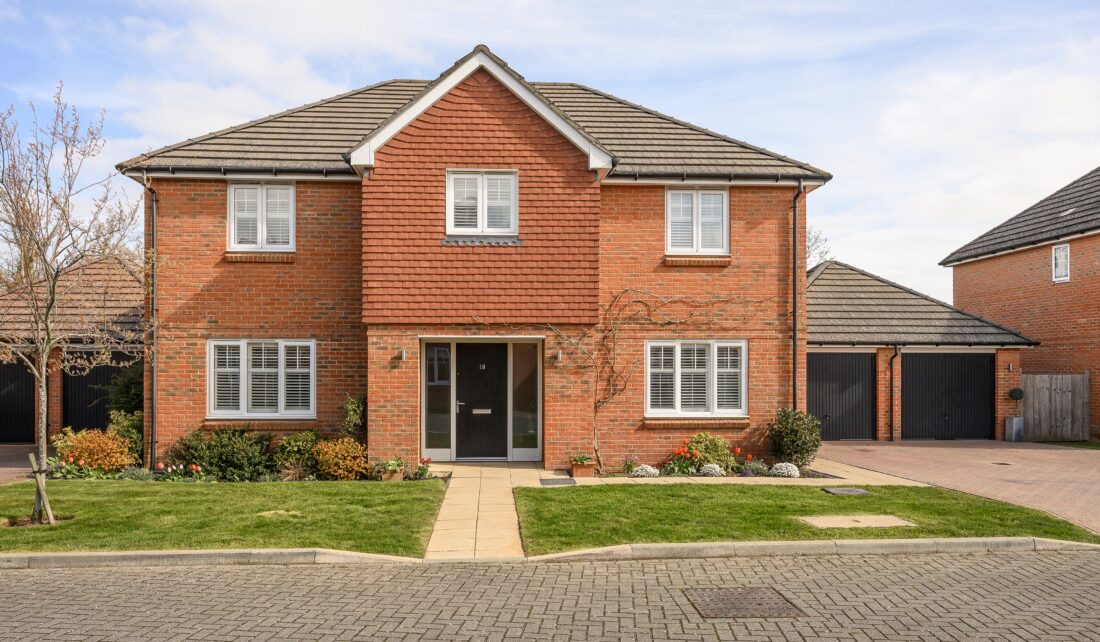 5 Bedrooms, River Walk, Fetcham
