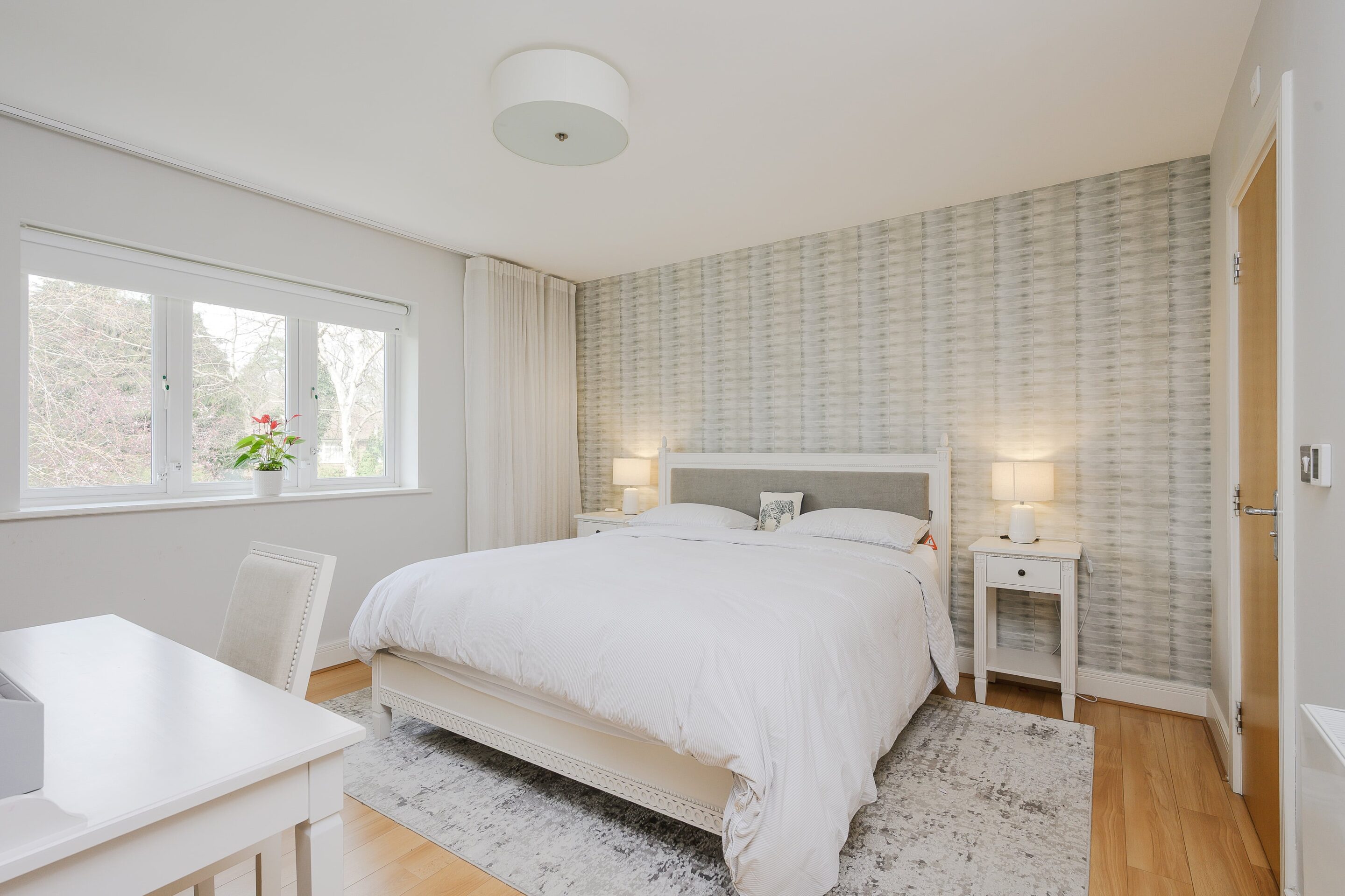 5 Bedrooms, Pinehurst Gardens, West Byfleet