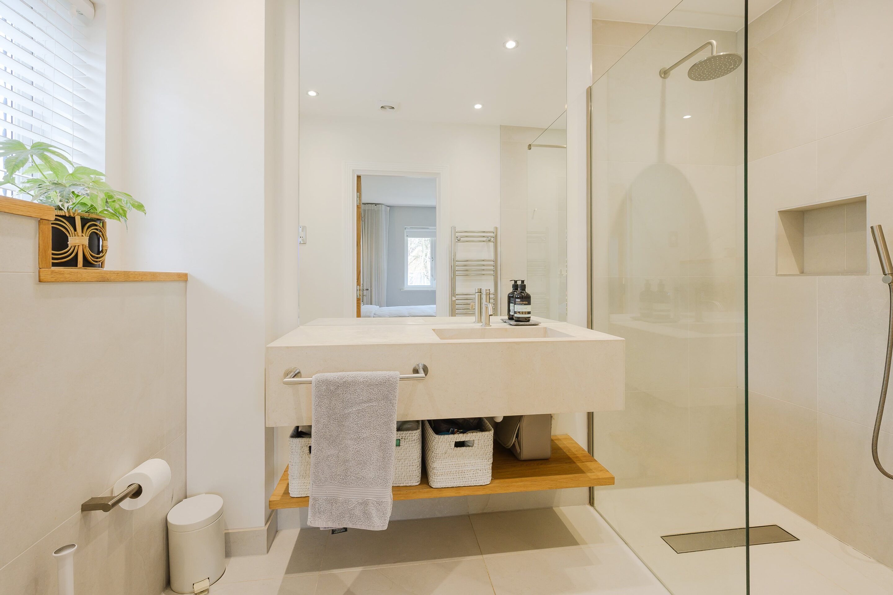 5 Bedrooms, Pinehurst Gardens, West Byfleet