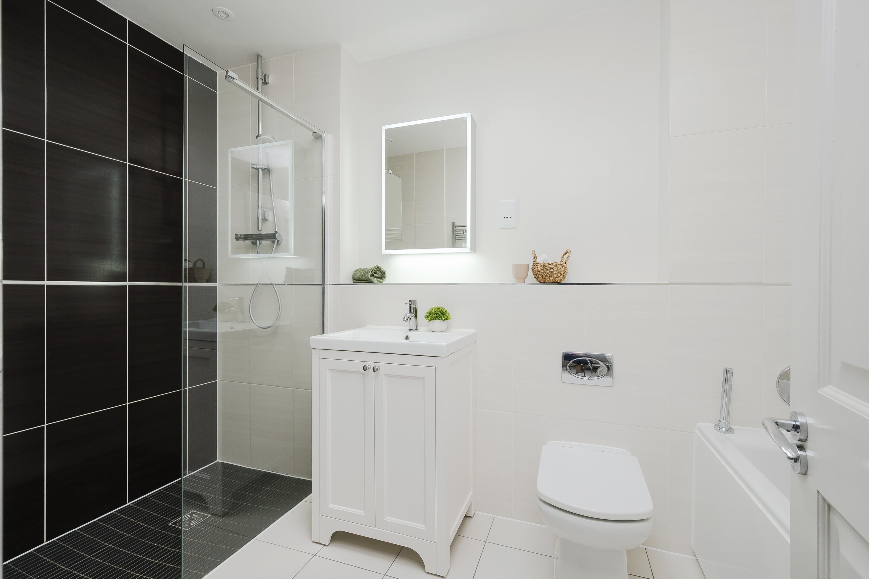 4 Bedrooms, Semi-Detached Town House, Lincoln Grove, Weybridge