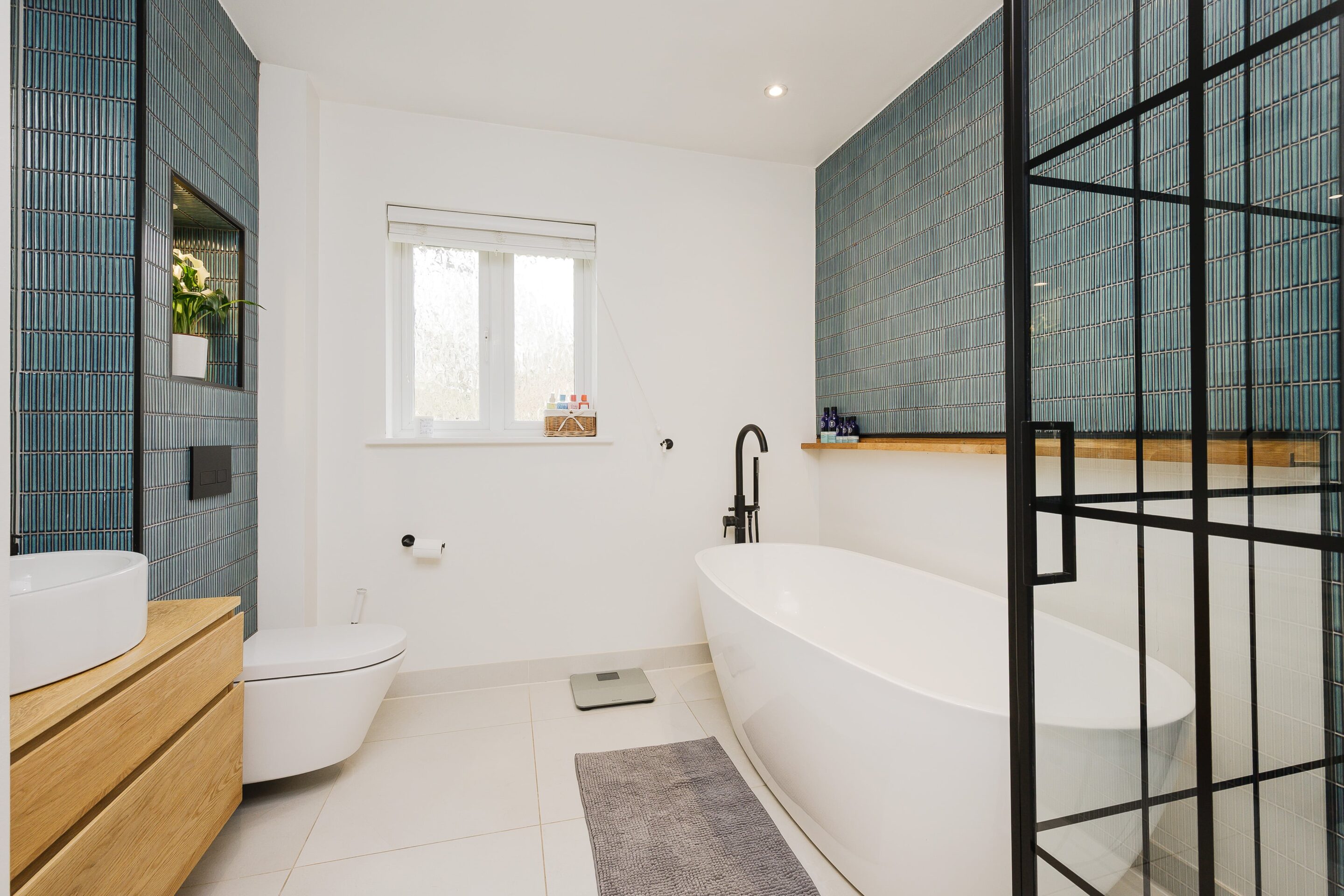 5 Bedrooms, Pinehurst Gardens, West Byfleet