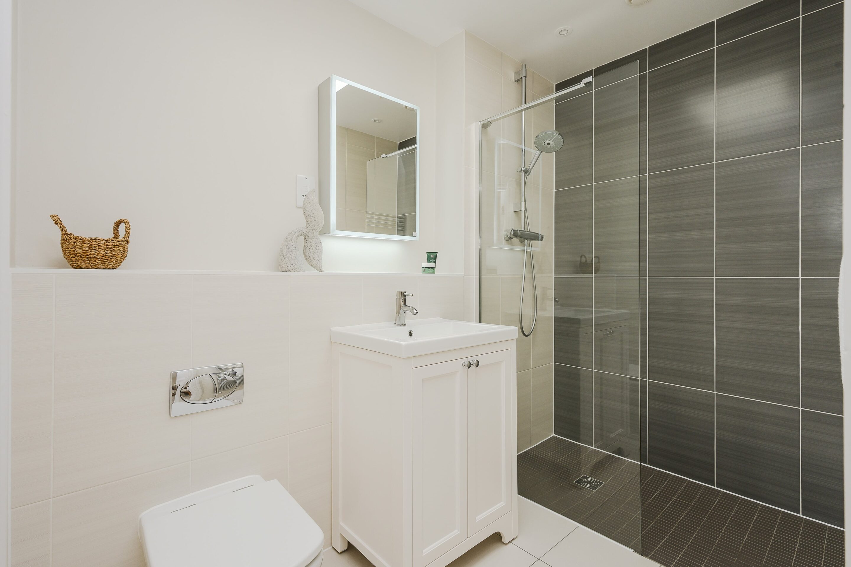 4 Bedrooms, Semi-Detached Town House, Lincoln Grove, Weybridge