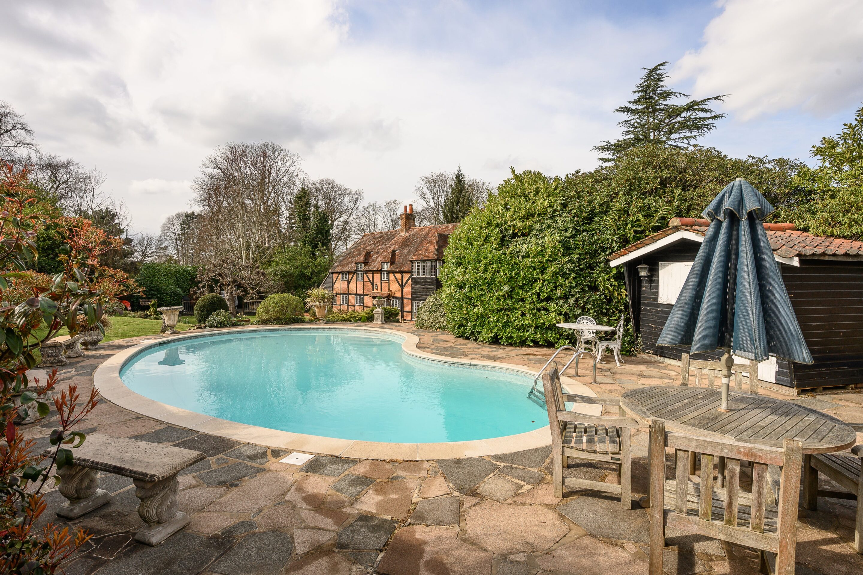 4 Bedrooms, The Ridings, Cobham