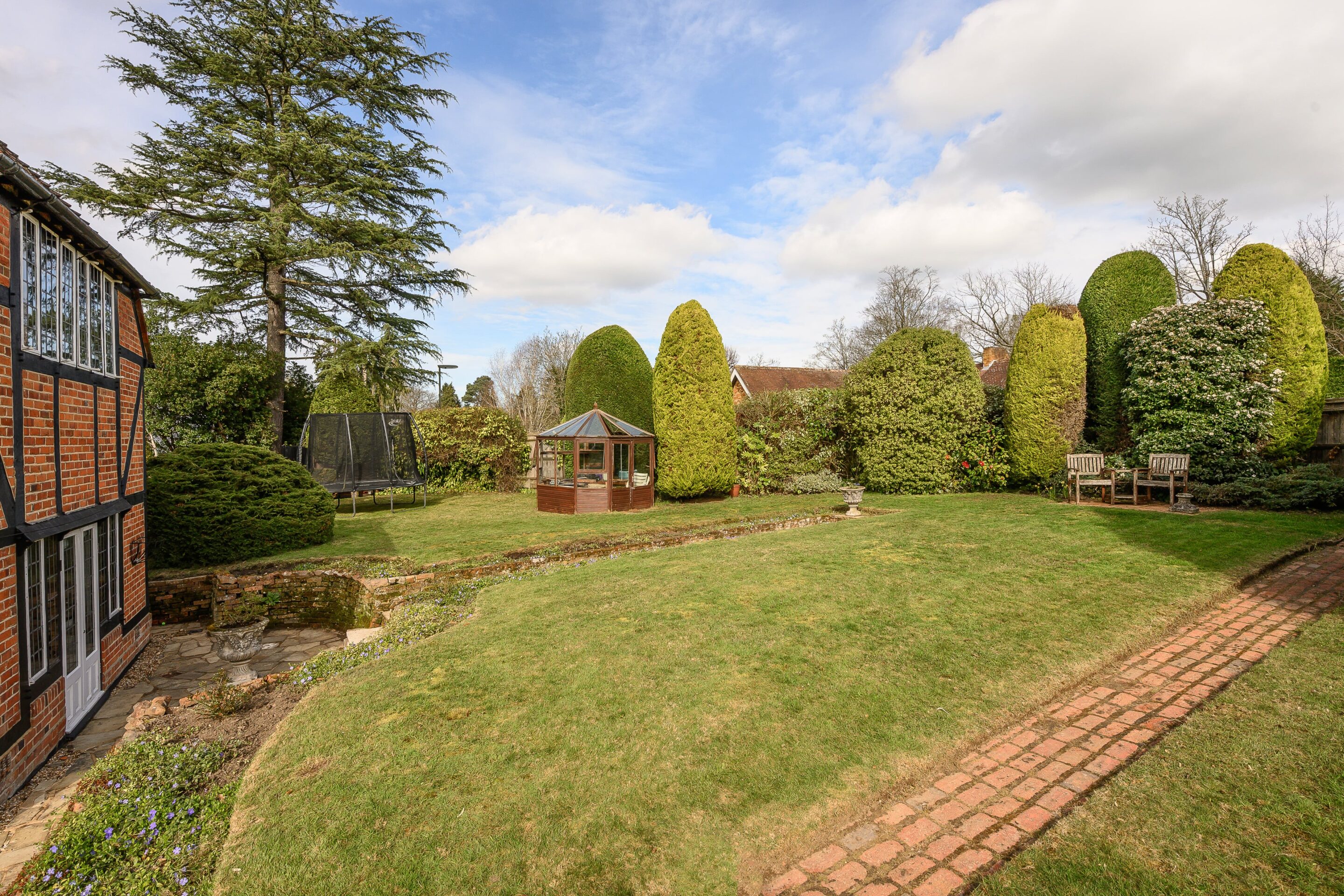 4 Bedrooms, The Ridings, Cobham