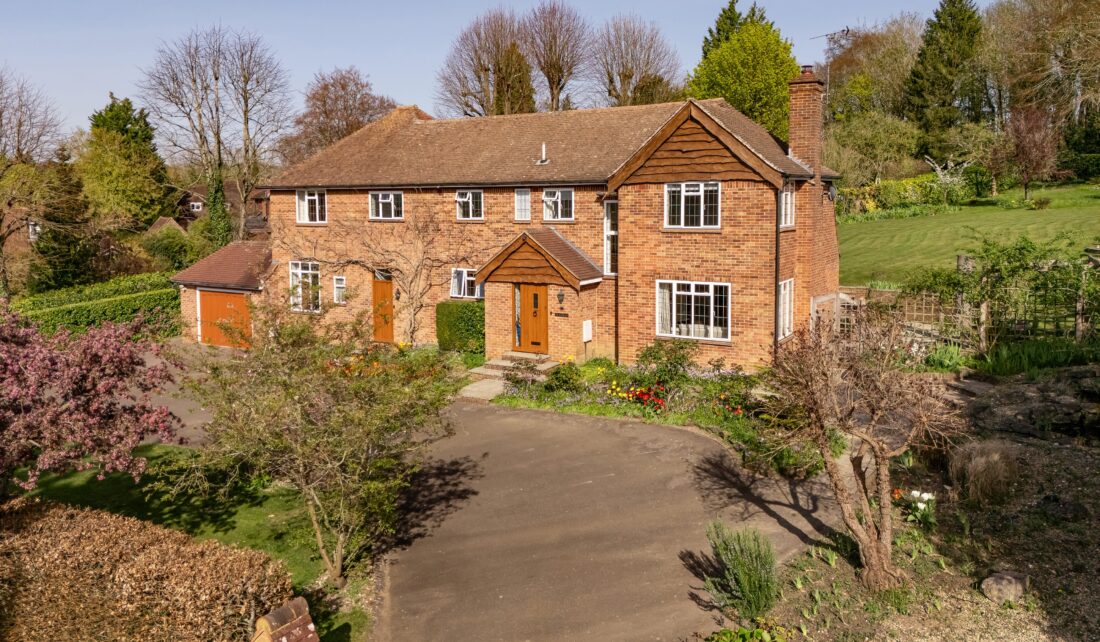 5 Bedrooms, Crabtree Drive, Givons Grove, Leatherhead