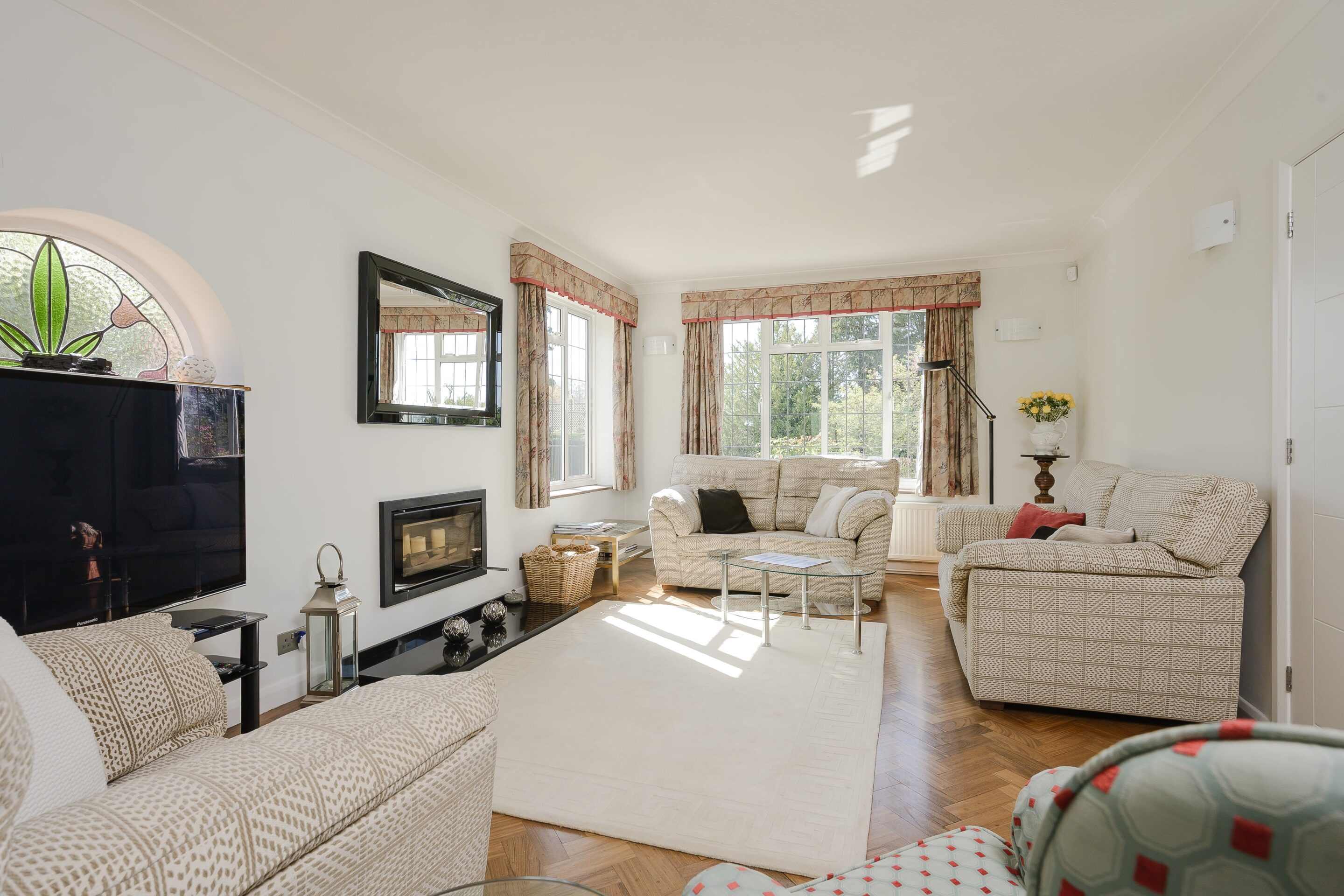 5 Bedrooms, Crabtree Drive, Givons Grove, Leatherhead